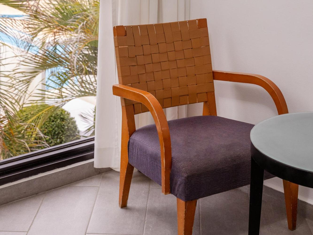 Studio with Terrace & Pool View - Photo 9