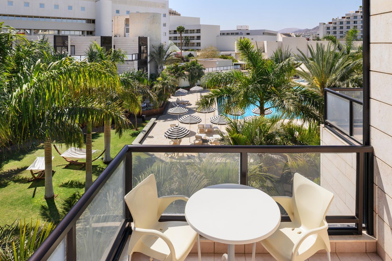 Studio with Terrace & Pool View - Photo 10
