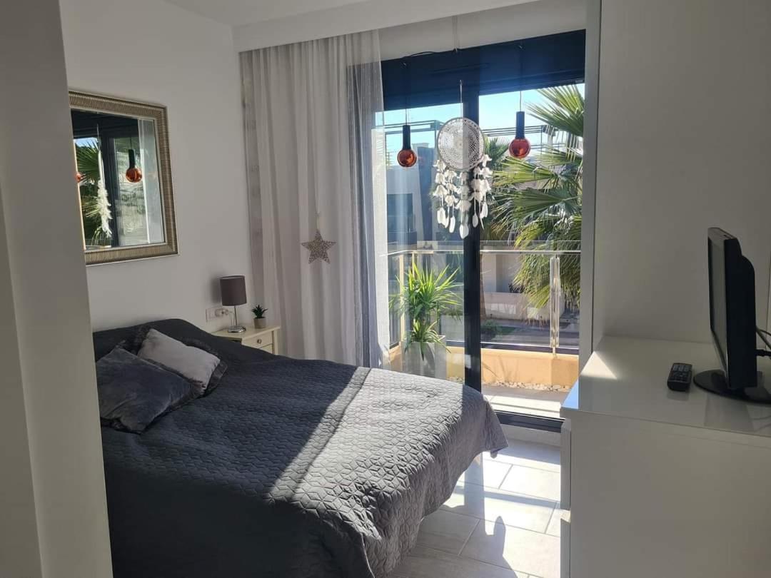 Apartment with Pool View 