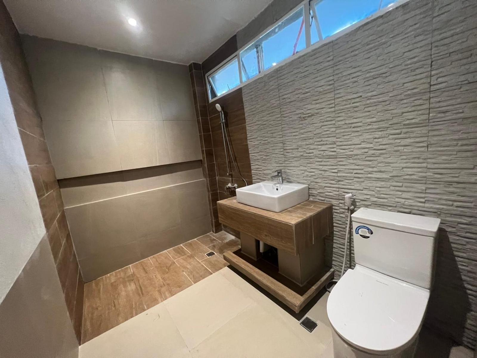 Double Room with Balcony (3 Adults) - Photo 7