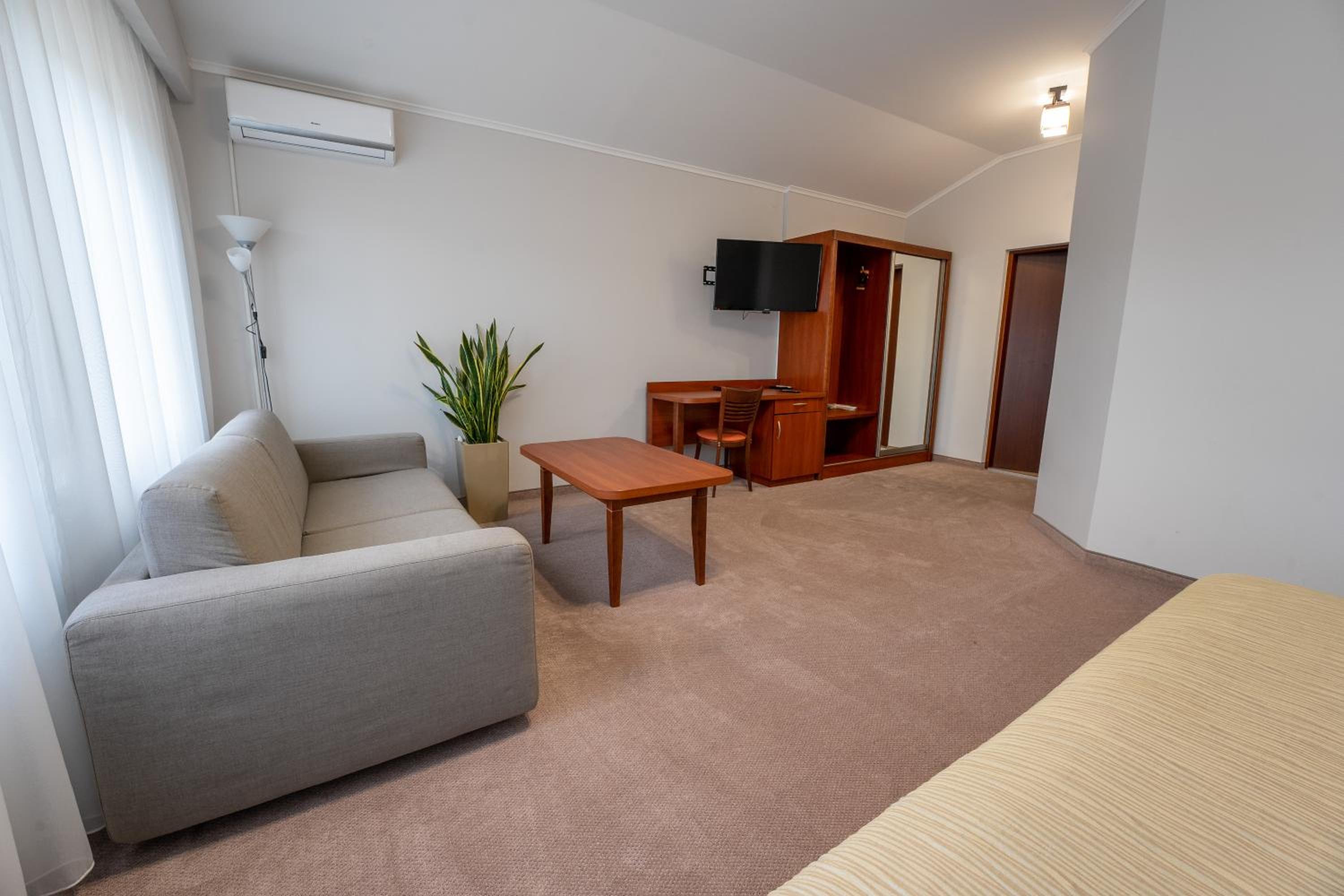 Double Room - Photo 10