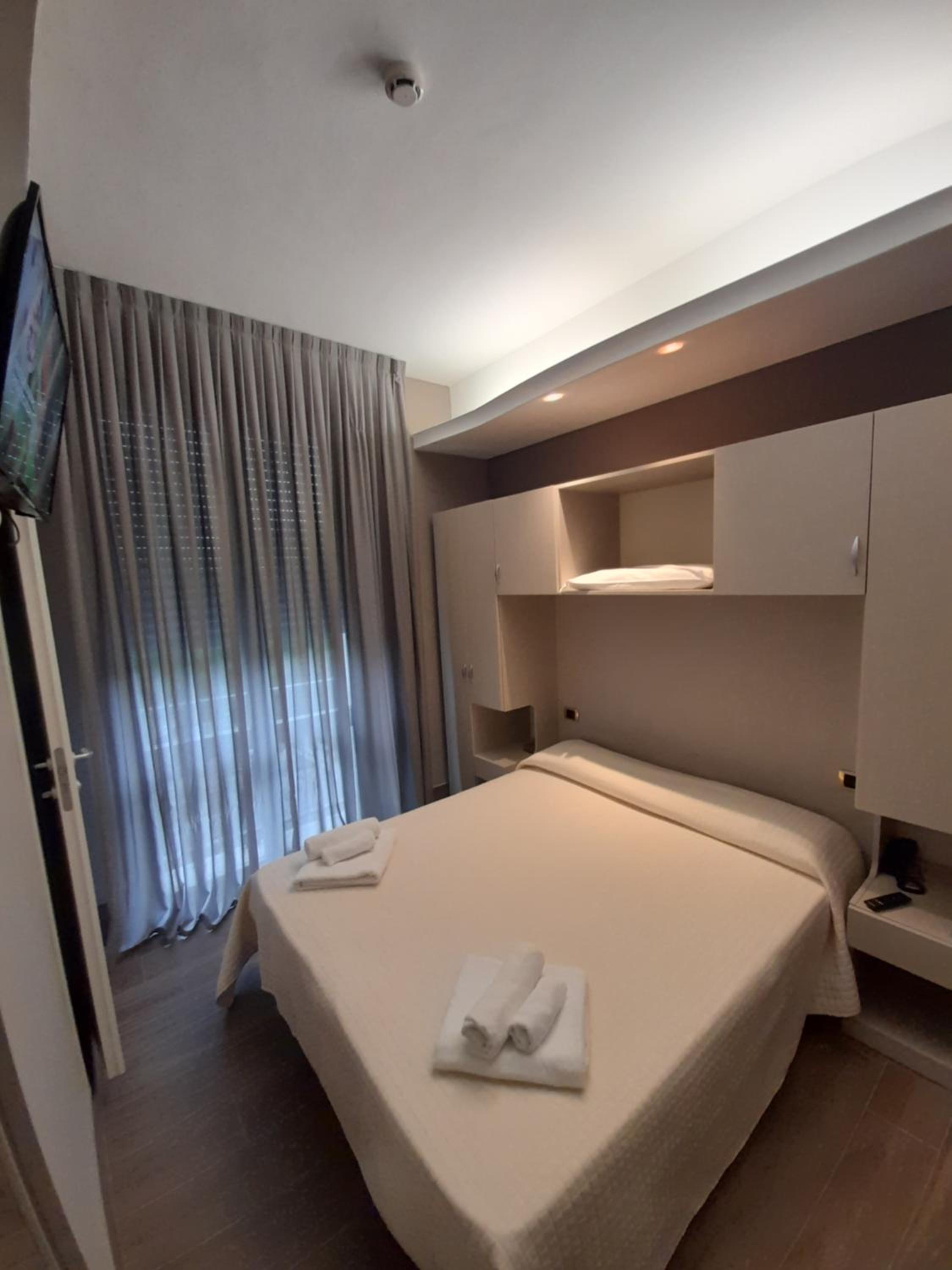 Double or Twin Room - Photo 6