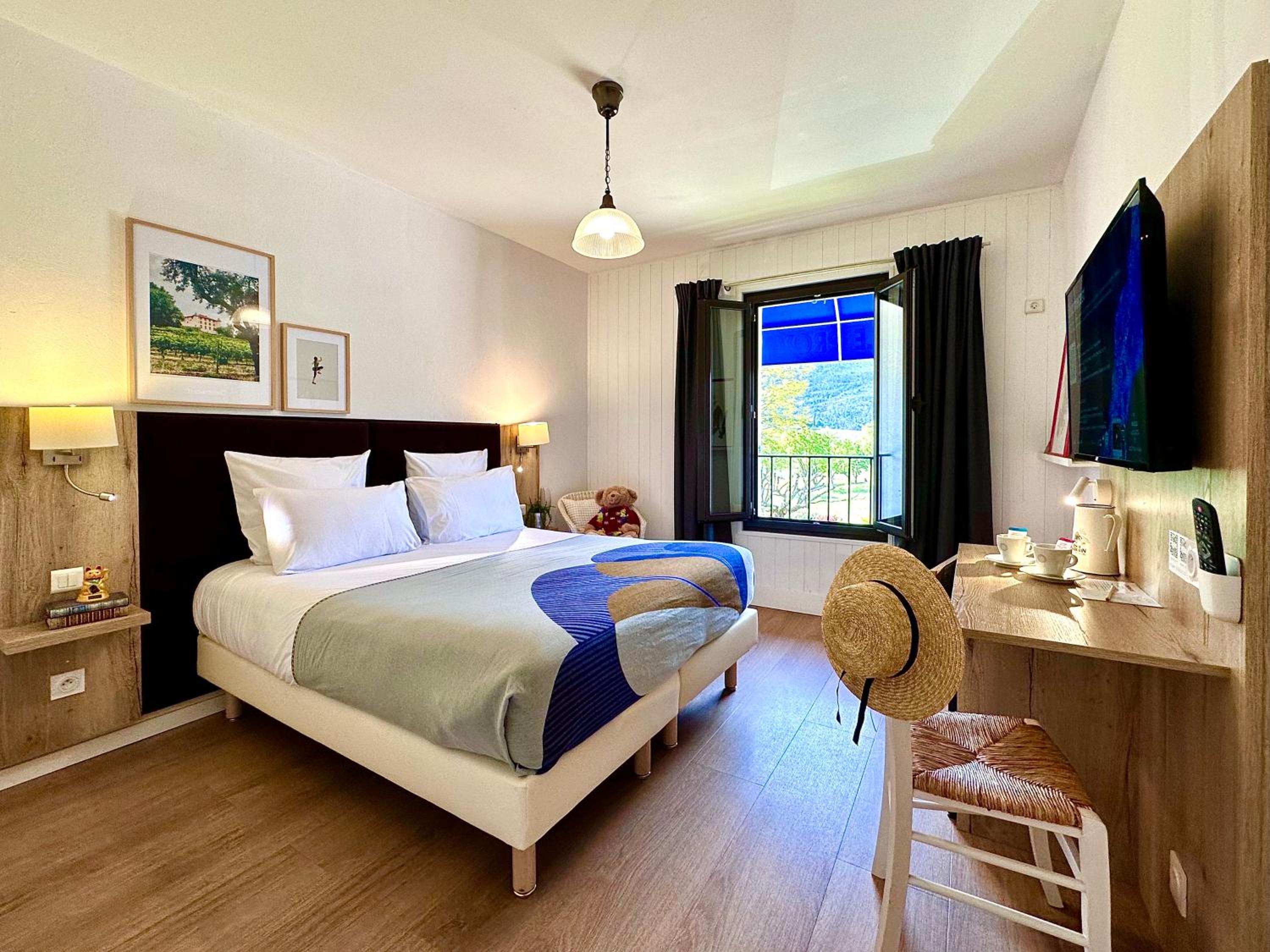 Double Room - Photo 2
