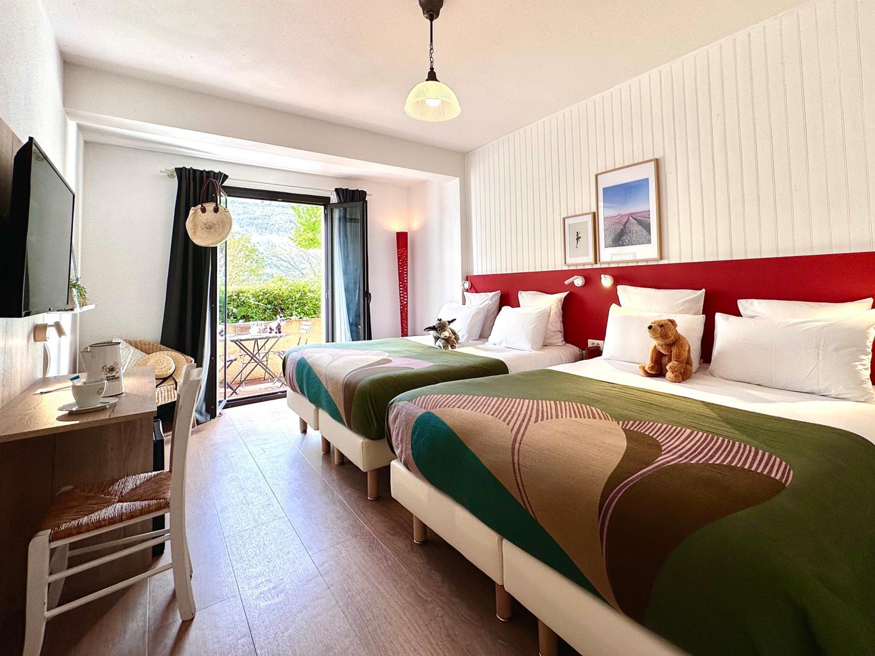Quadruple Room with Balcony - Photo 1