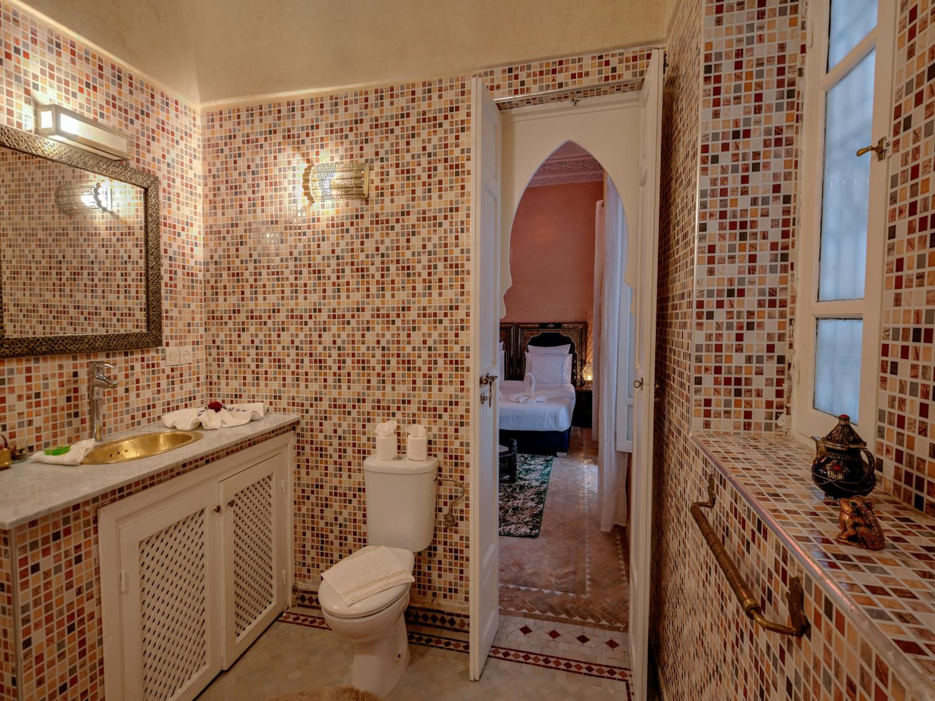 Suite - Photo 8