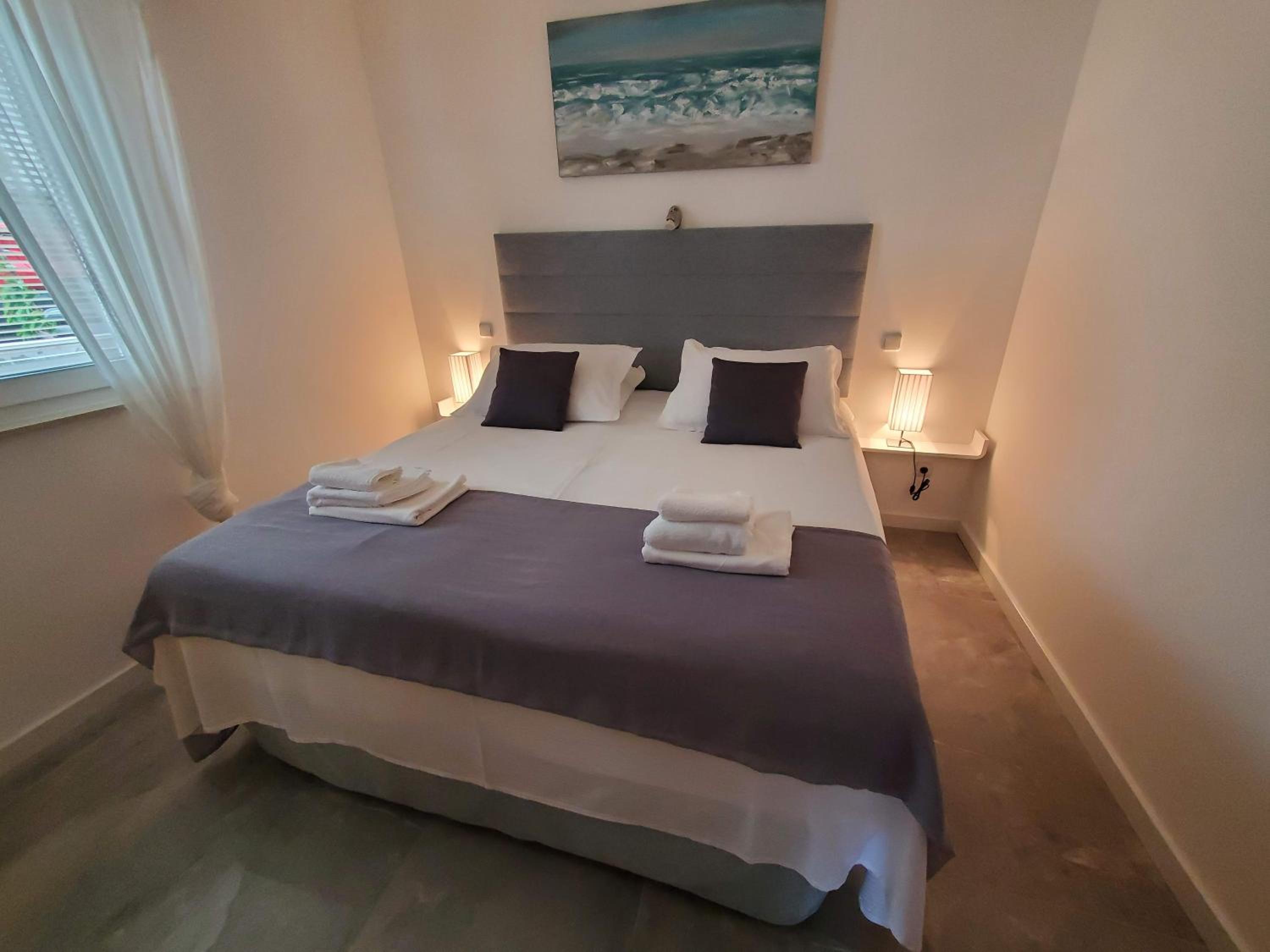 One-Bedroom Apartment with Sea View