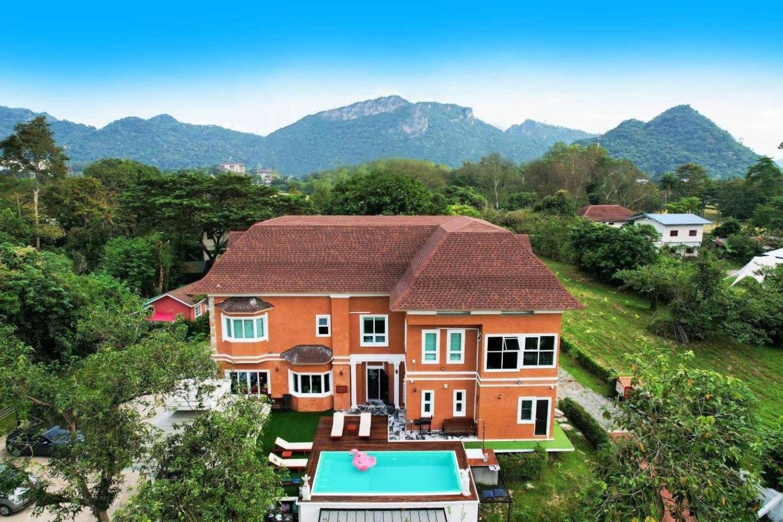 Villa with Private Pool - Photo 58