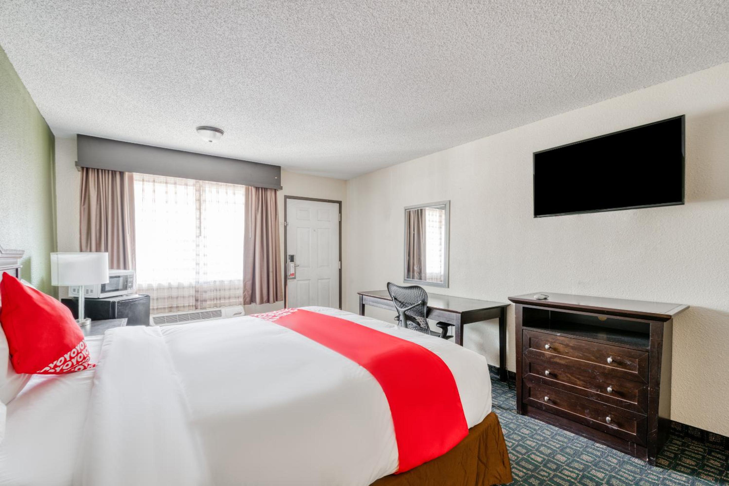 Two-Bedroom Suite - Photo 3