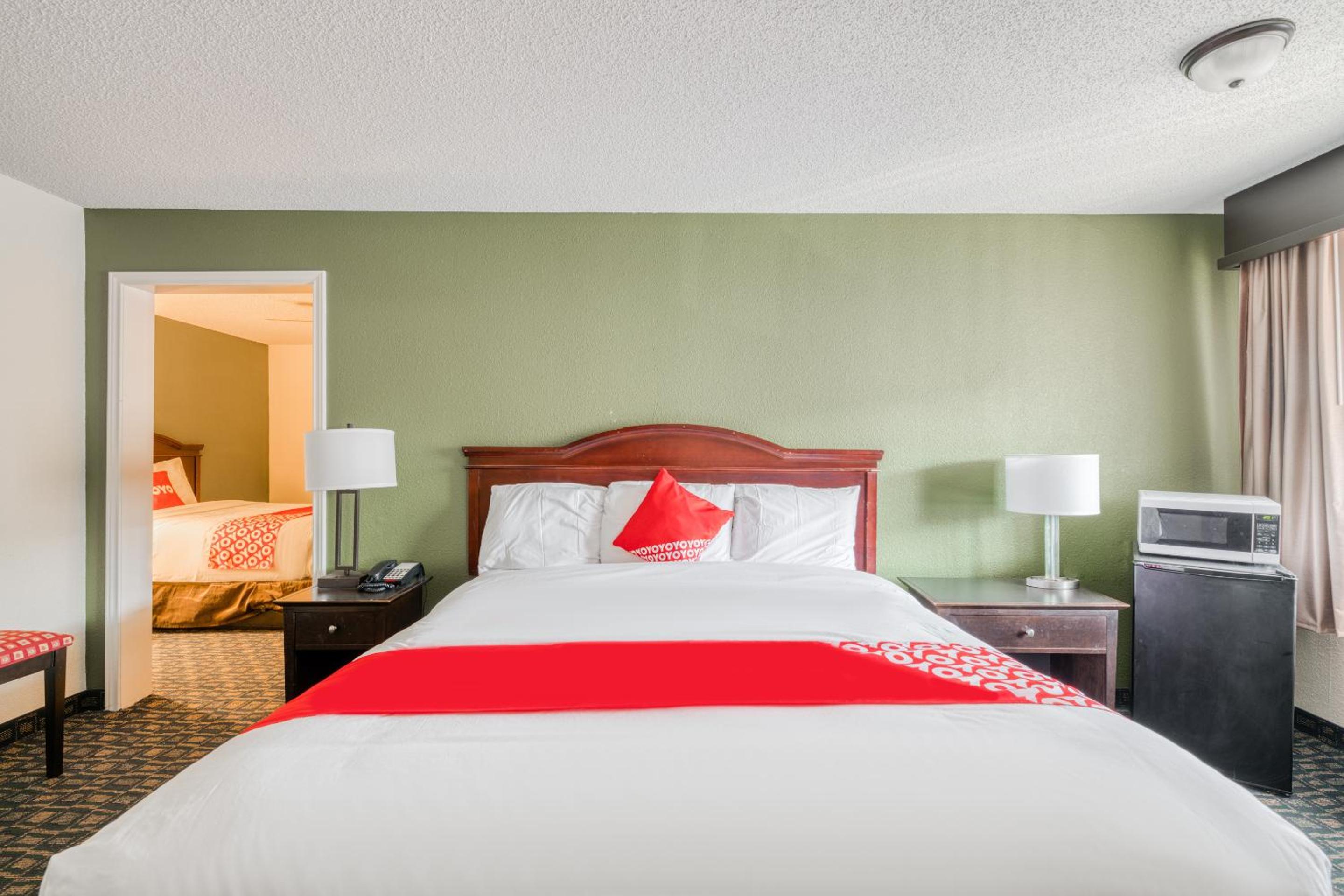 Two-Bedroom Suite - Photo 2