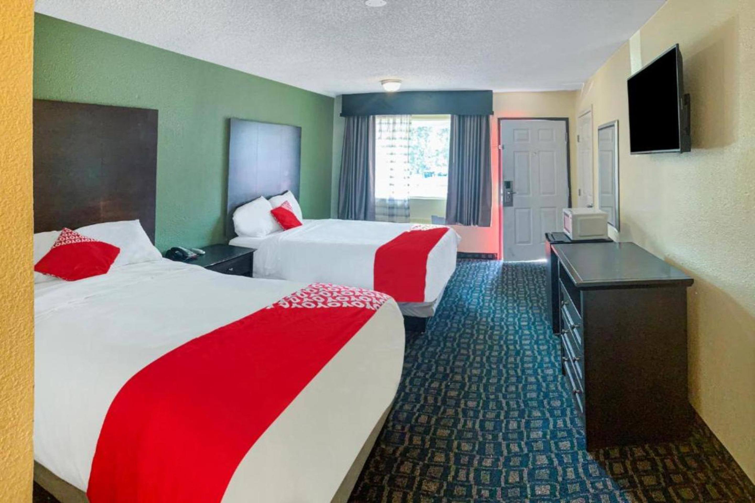 3 Queen Bed - Photo 1