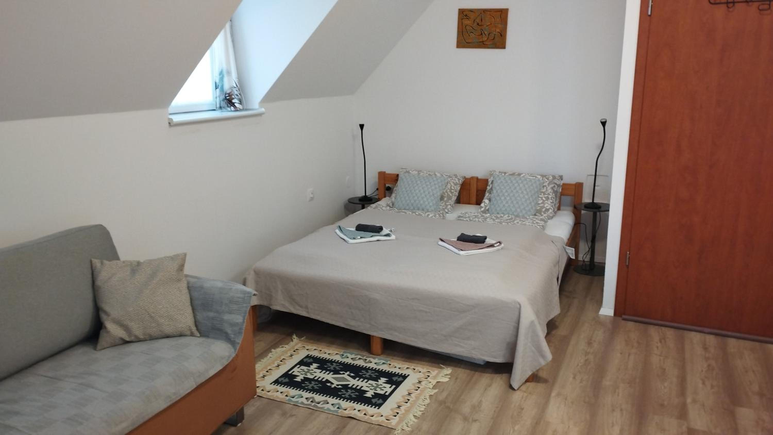 Apartment with Balcony photo 3