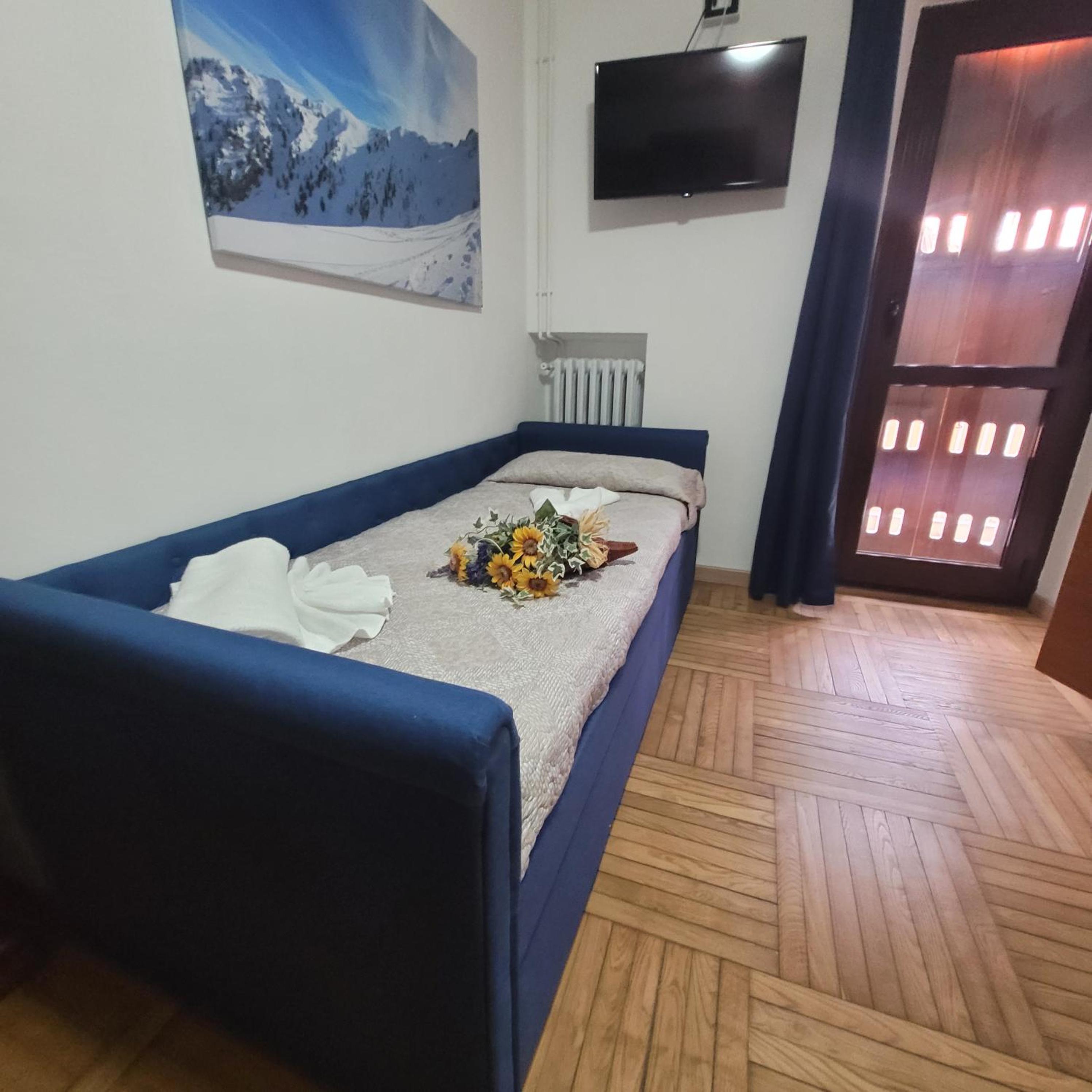 Twin Room with Extra Bed photo 3