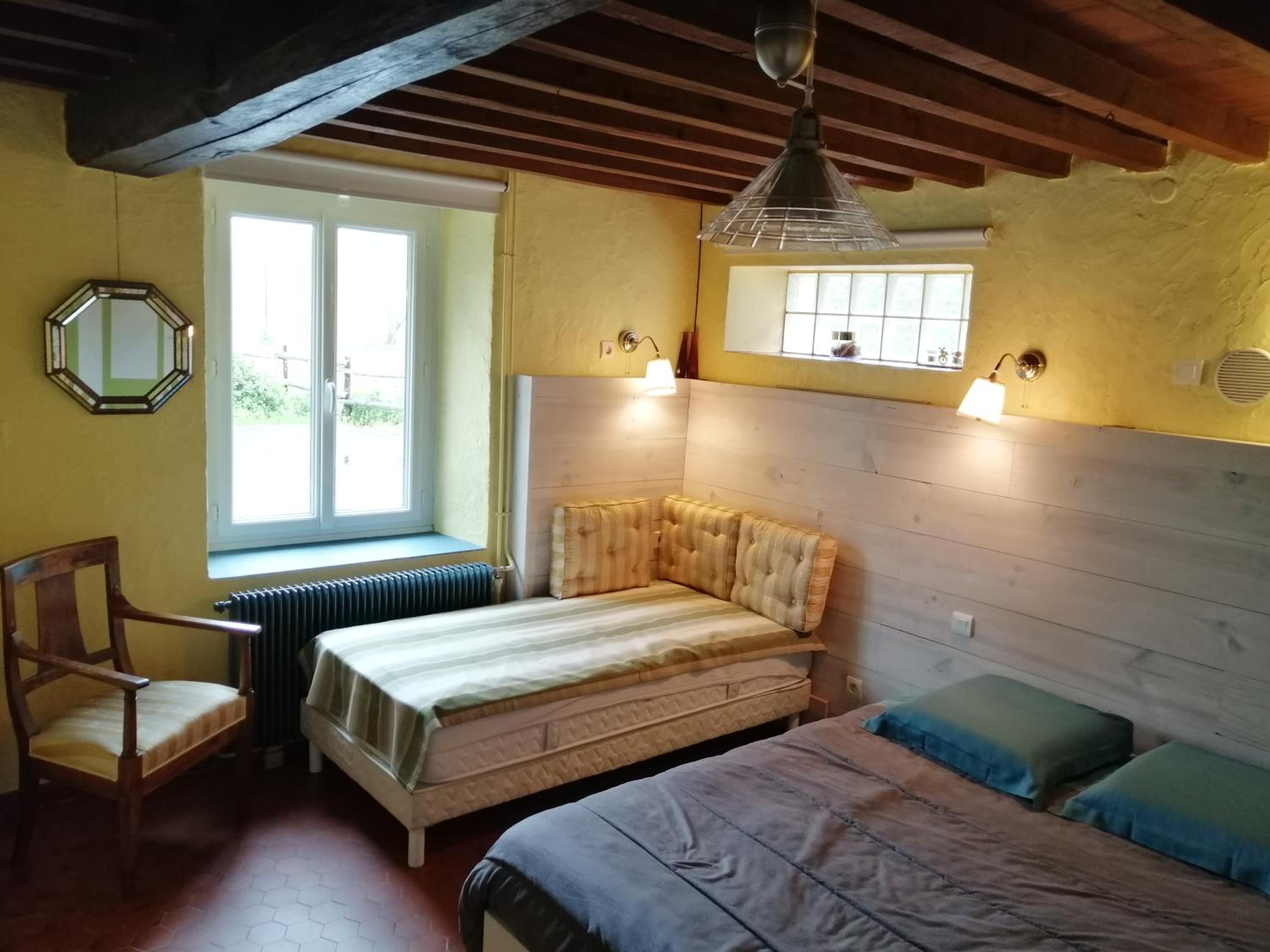 Queen Room with Garden View - Photo 3