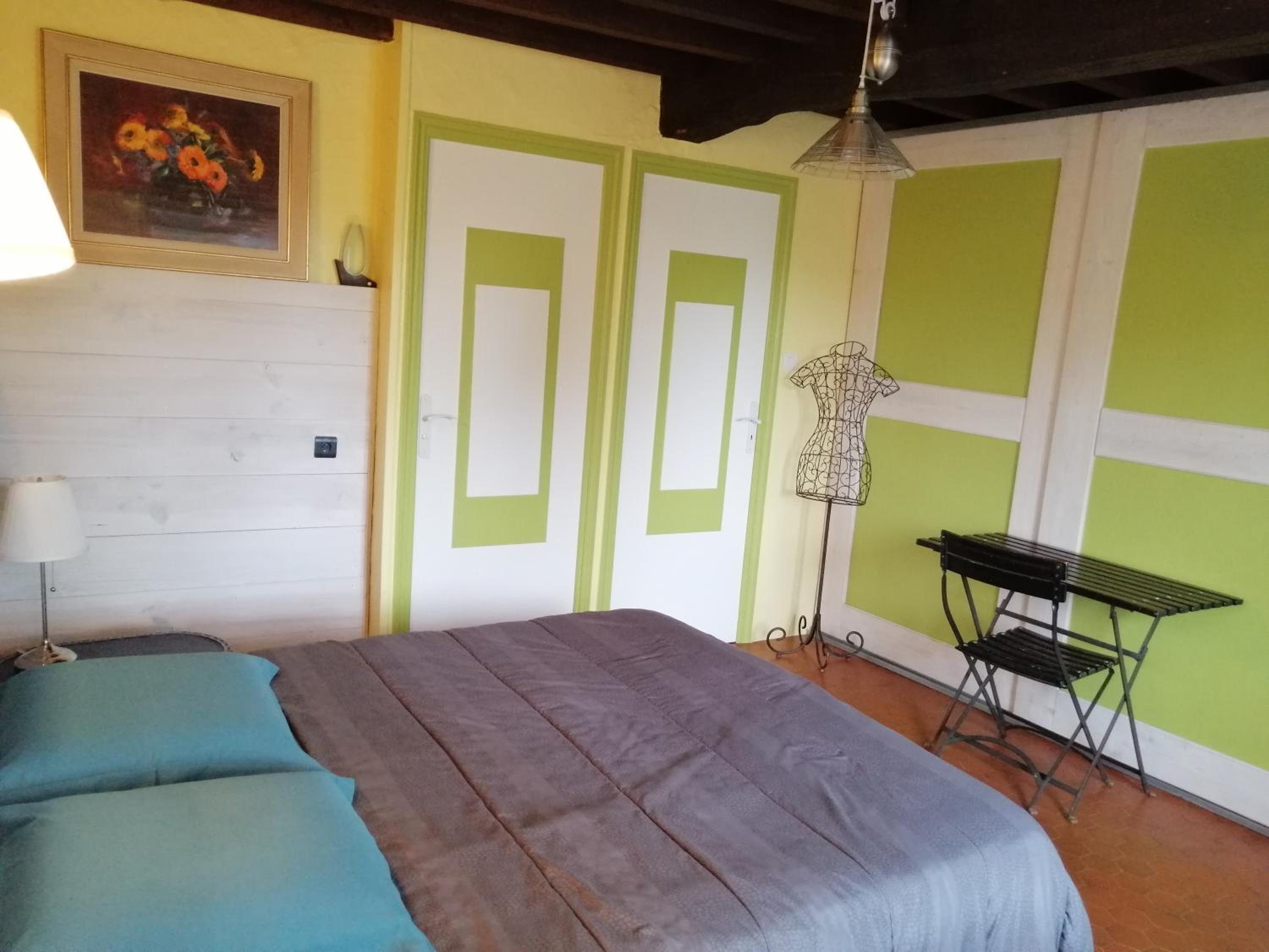 Queen Room with Garden View - Photo 2