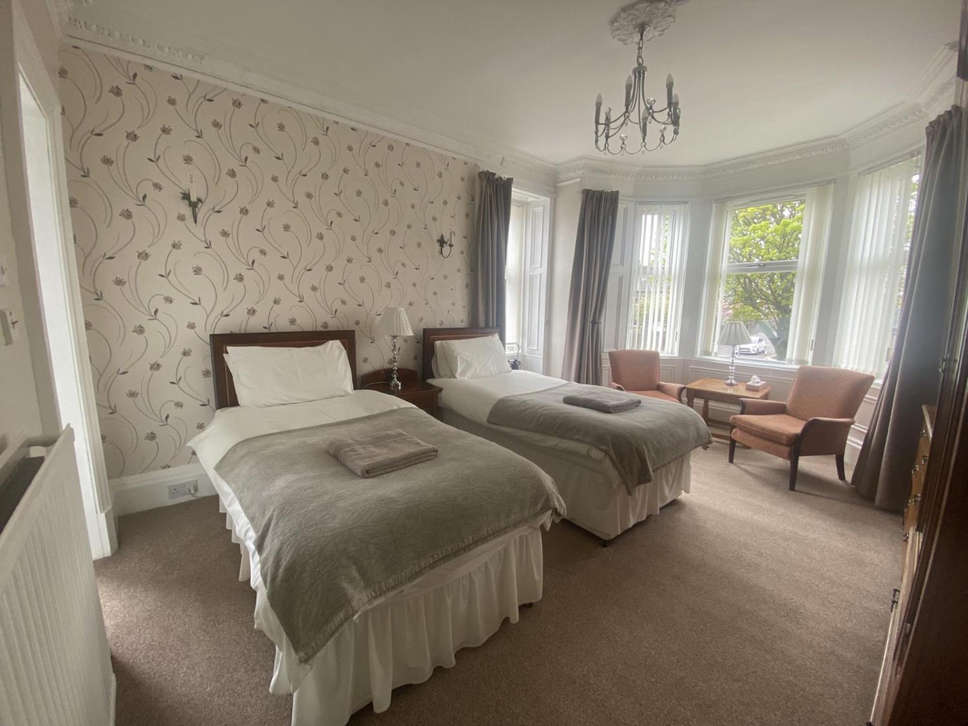Large Twin Room photo 1