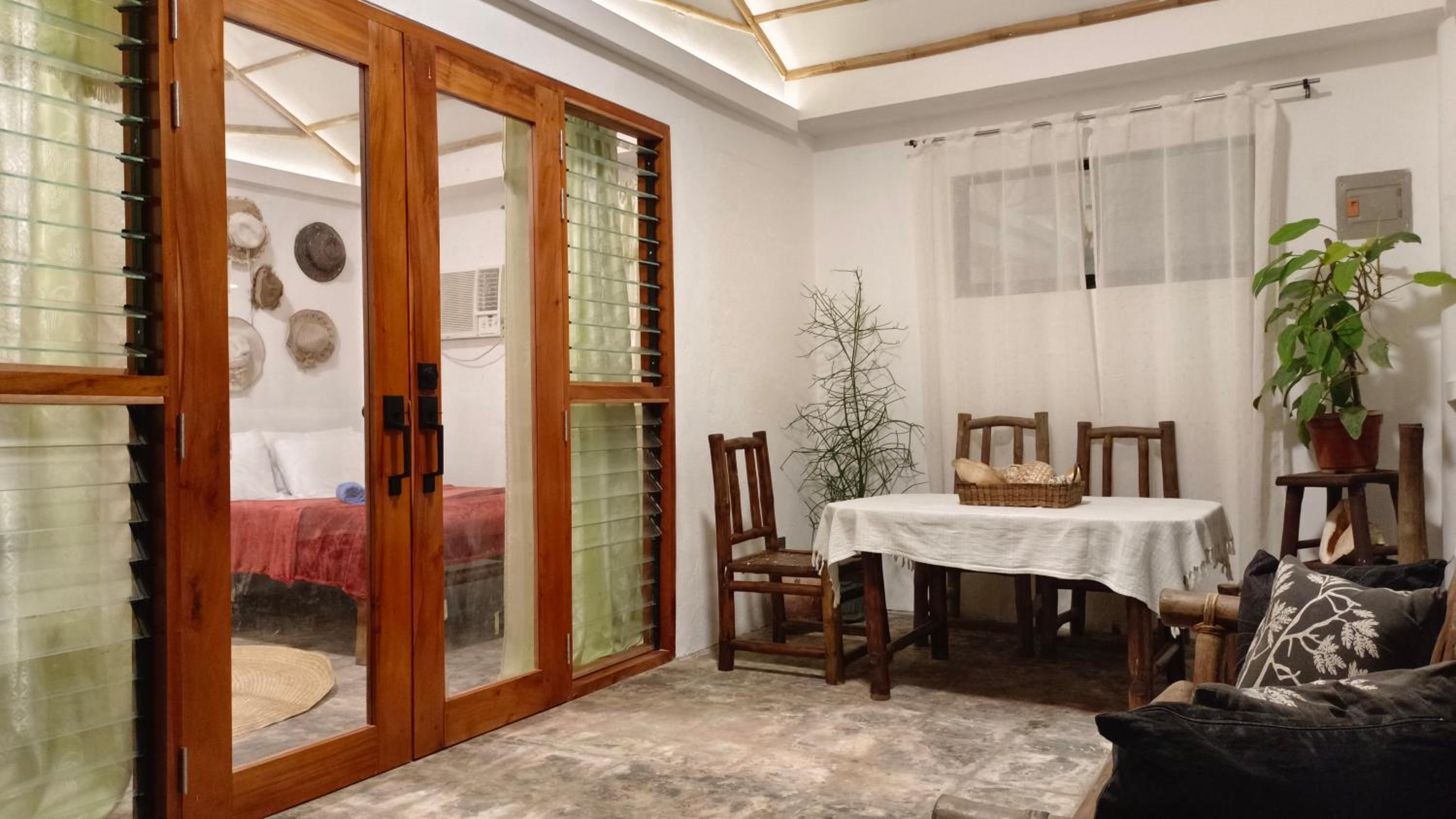 Quadruple Room with Balcony - Photo 4