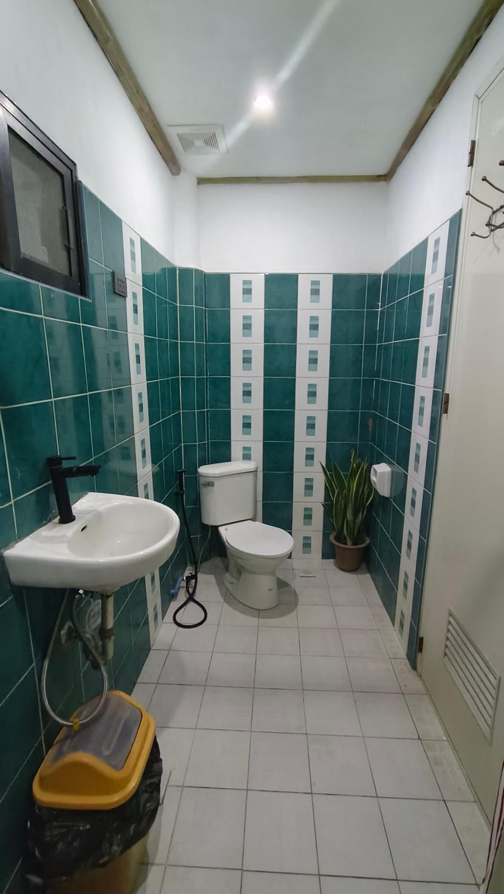 Quadruple Room with Balcony - Photo 14