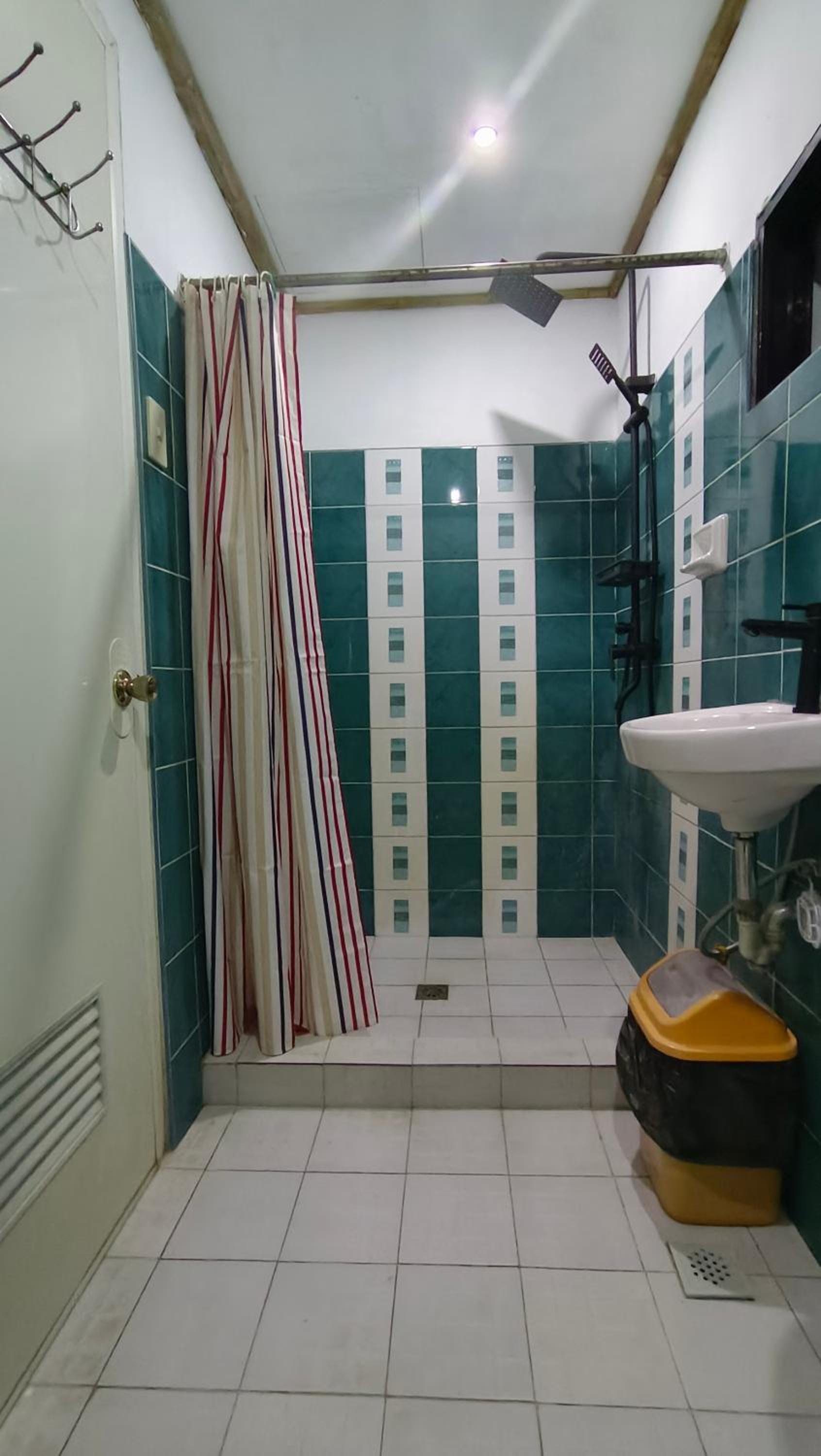 Quadruple Room with Balcony - Photo 3