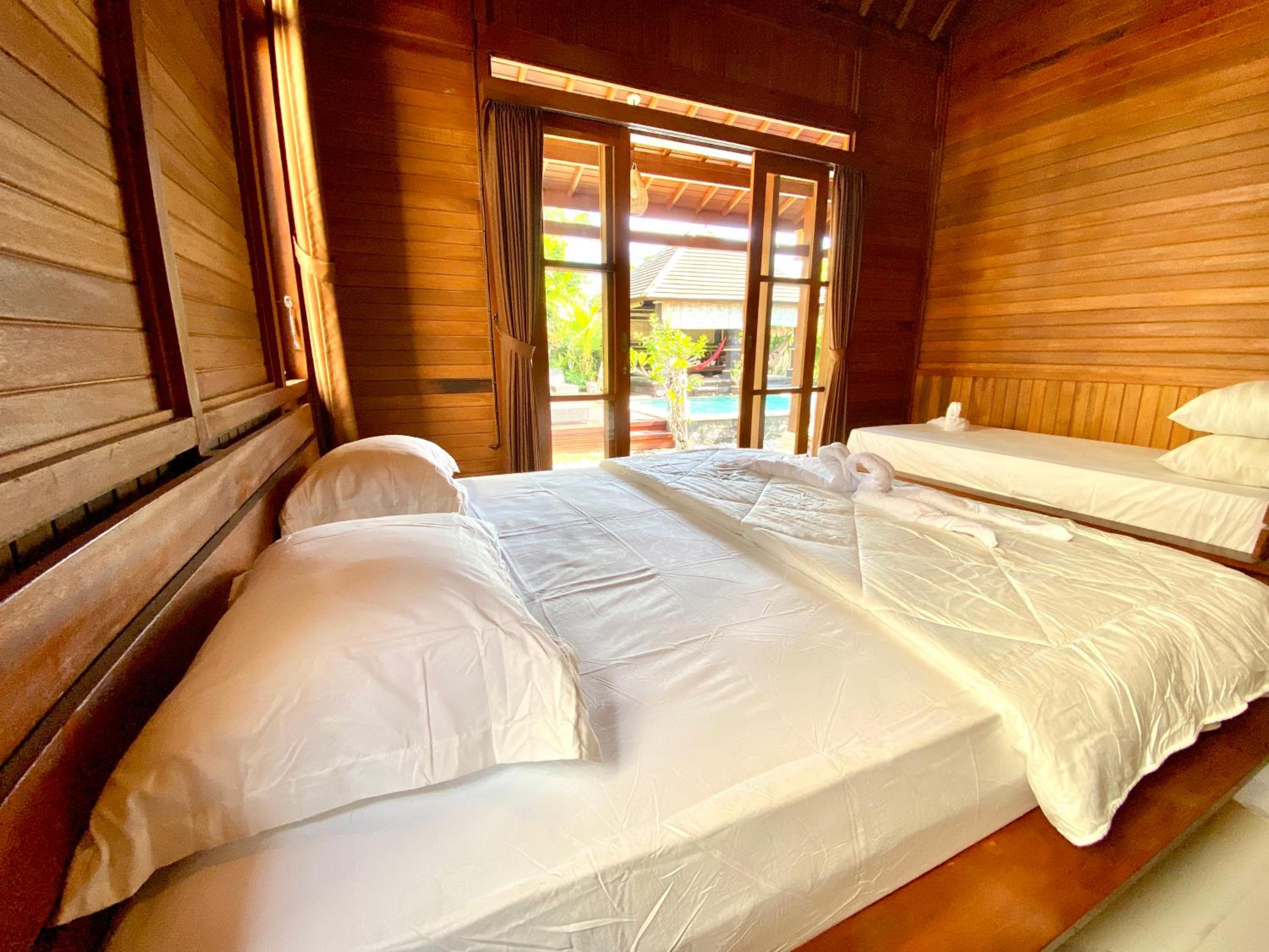 Triple Room with Pool View photo 1