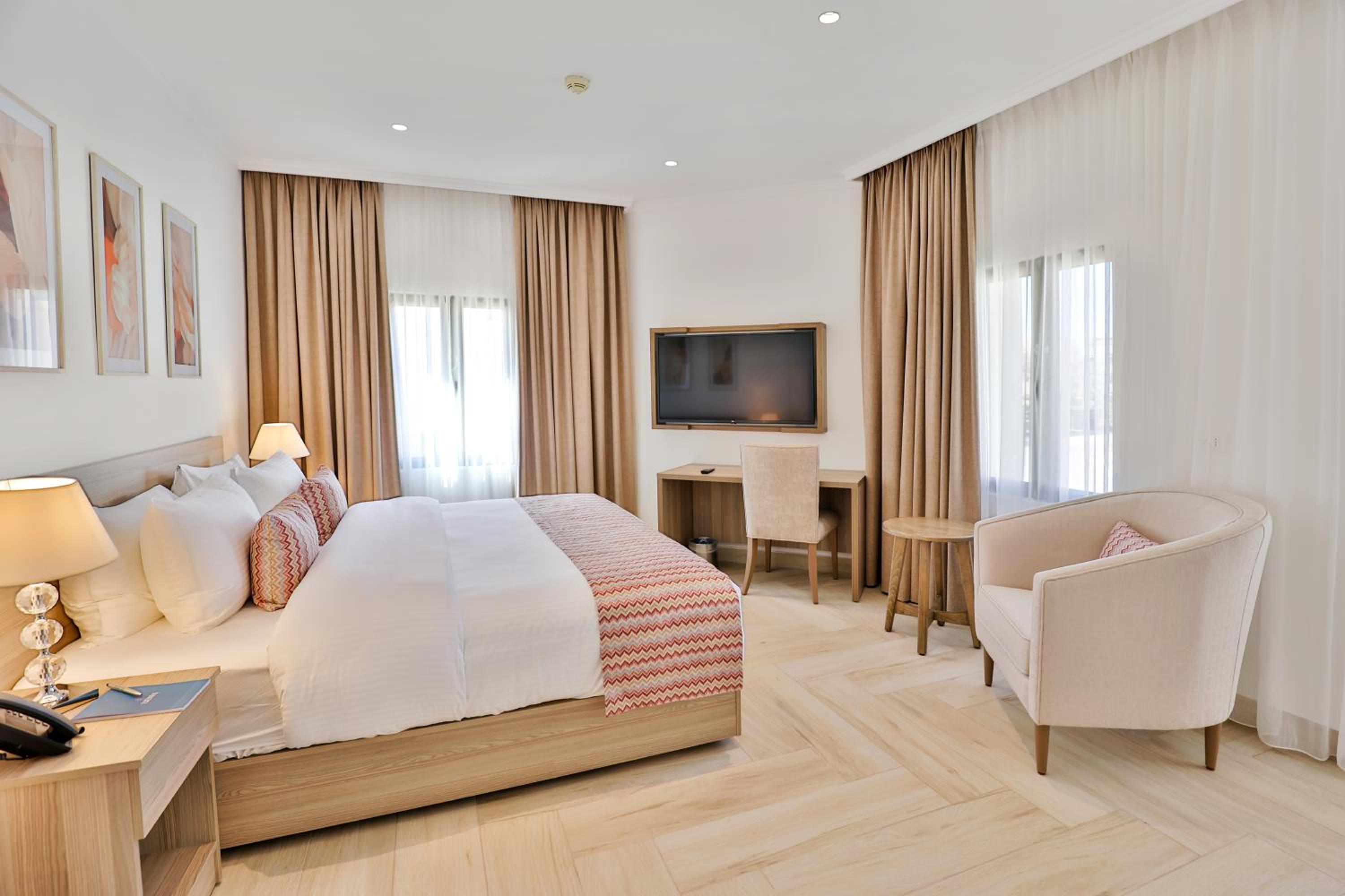 Deluxe King Room photo 3