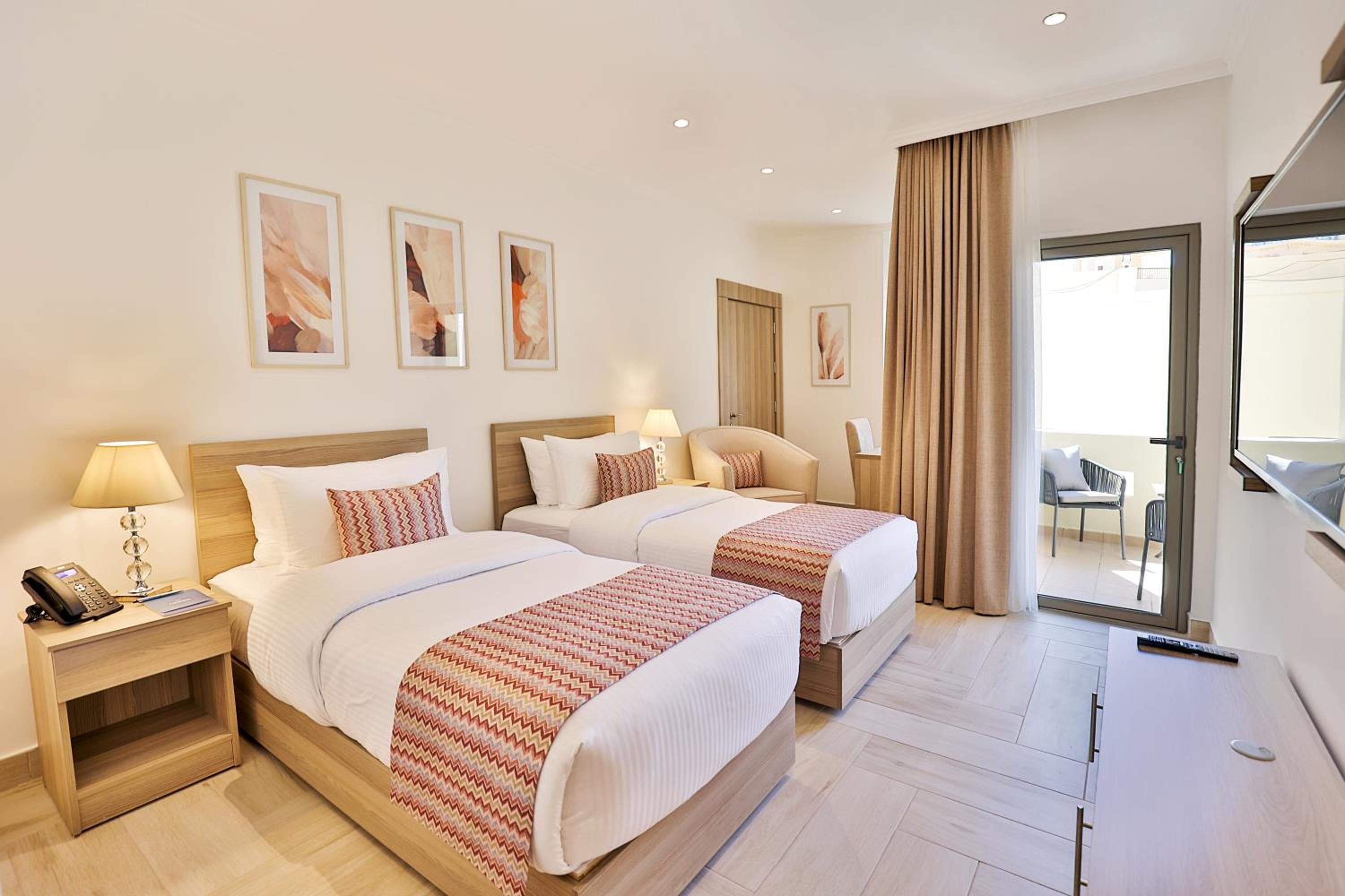Deluxe Twin Room photo 2