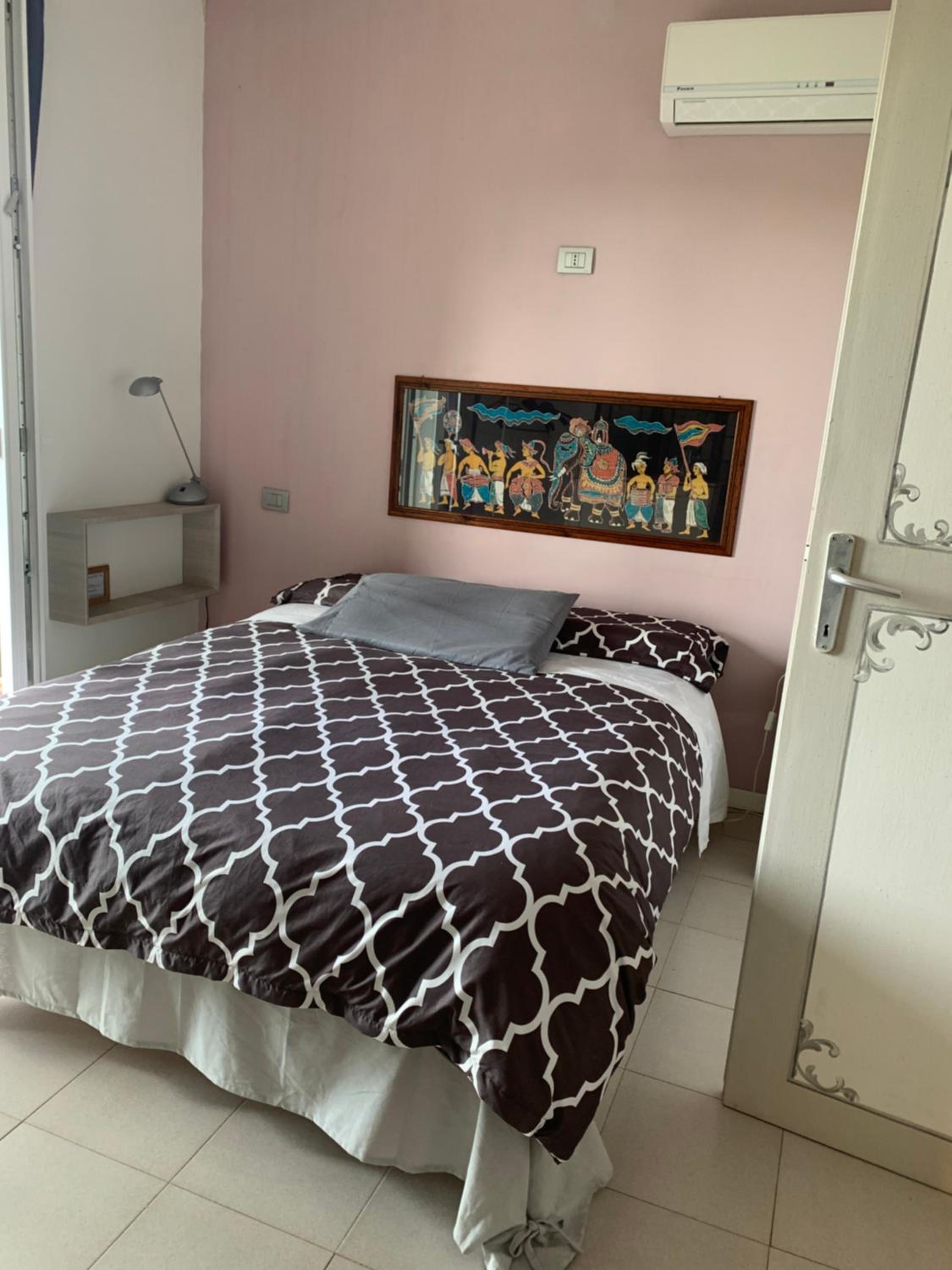 Double Room with Private External Bathroom - Photo 3