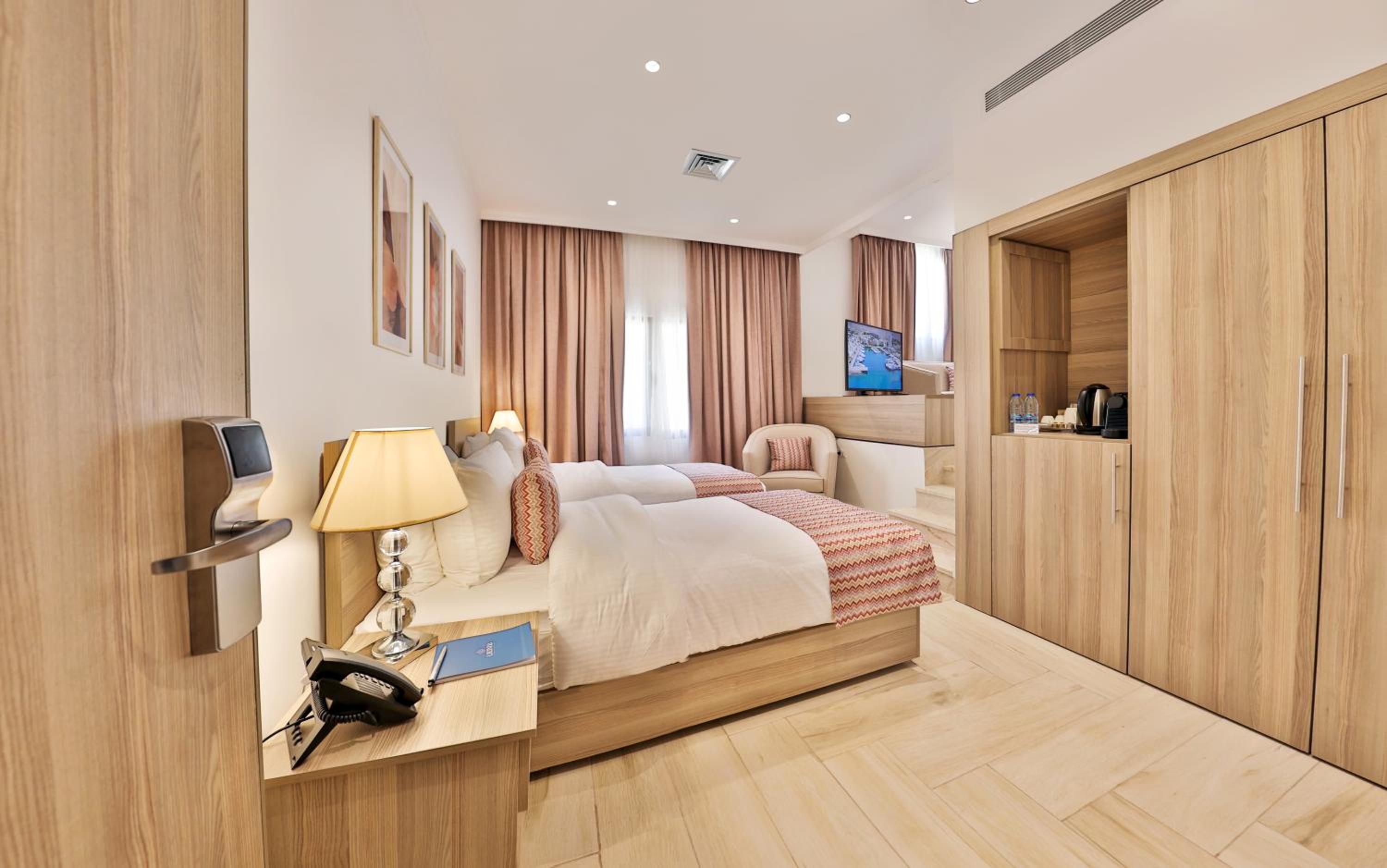 Deluxe Twin Room