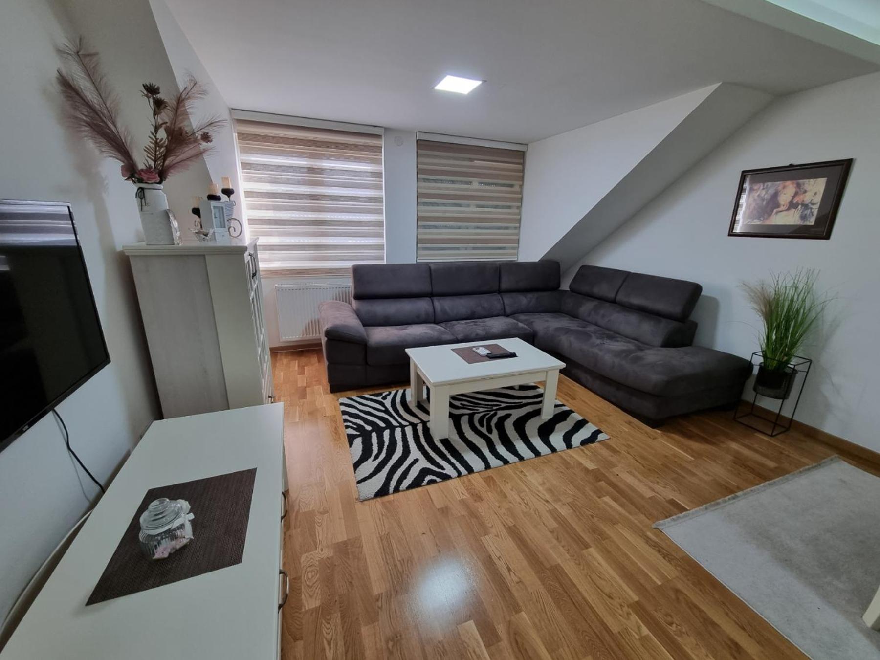 One-Bedroom Apartment photo 1