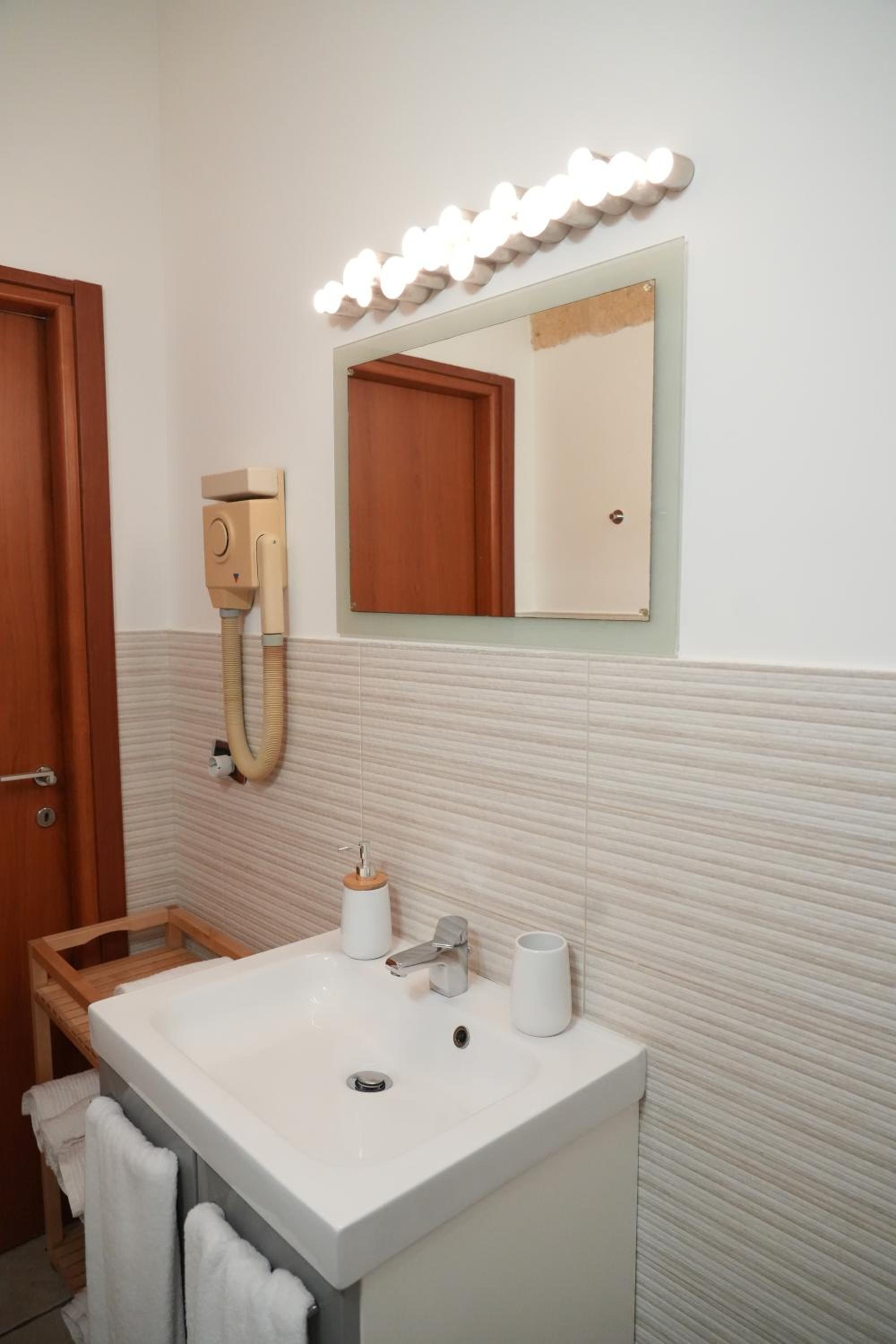 Suite - Photo 2