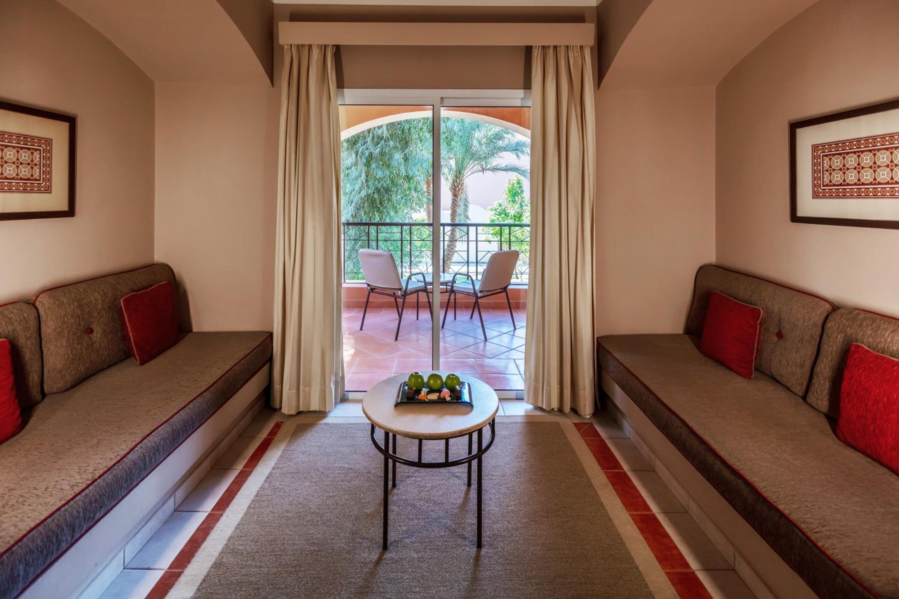 Deluxe Family, Queen or Twin Bed, Garden View