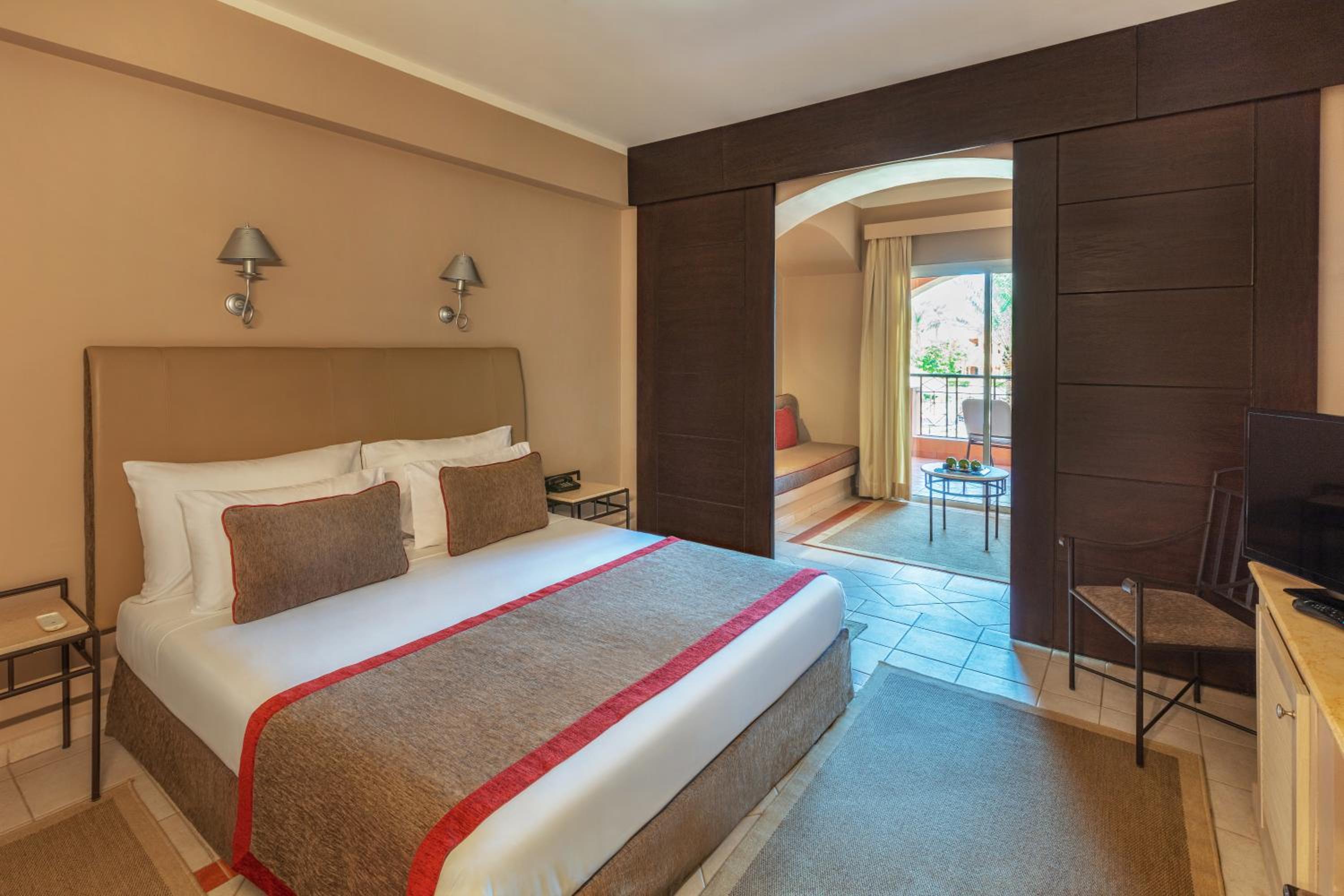Deluxe Family, Queen or Twin Bed, Pool View