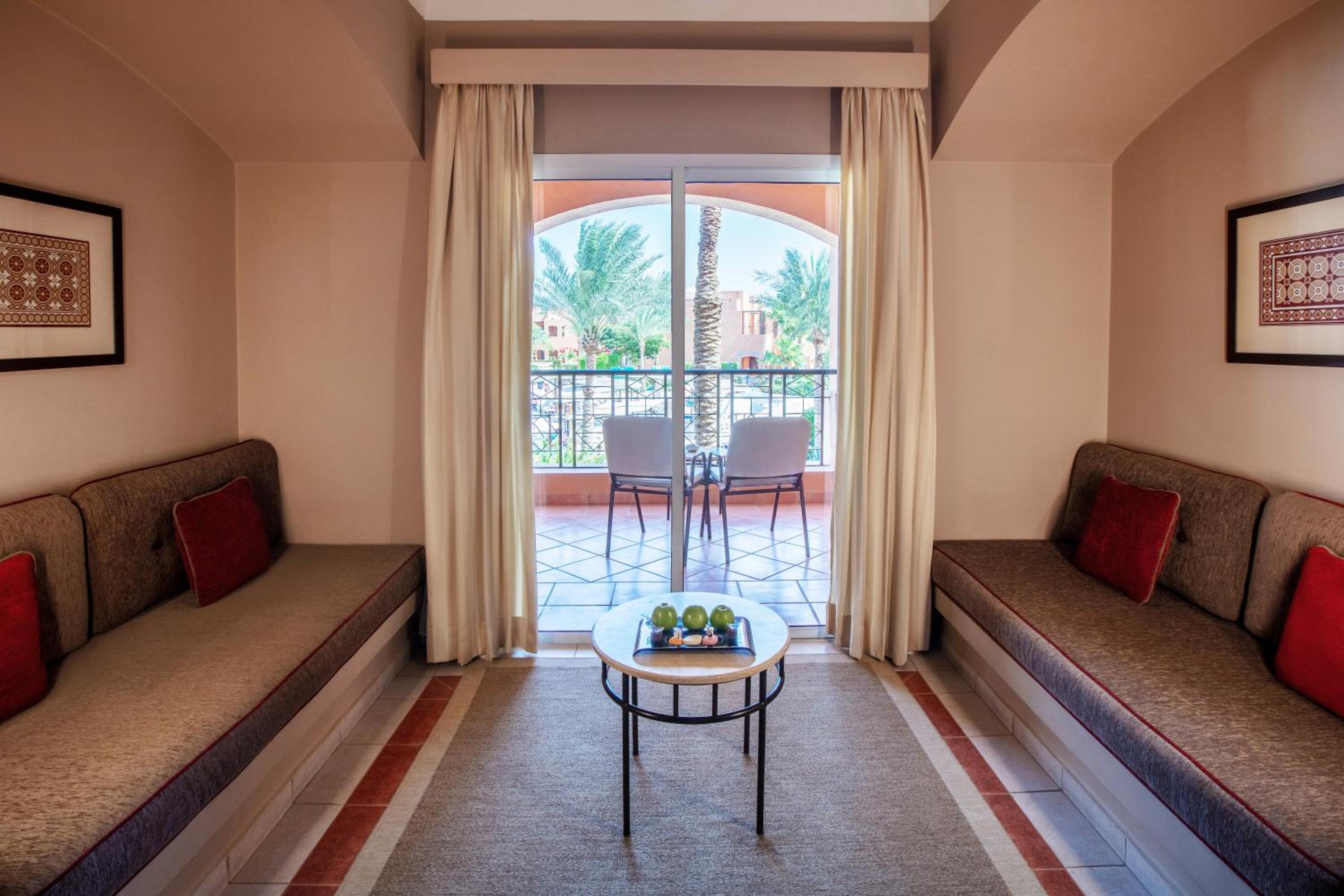 Deluxe Family, Queen or Twin Bed, Pool View thumbnail 6