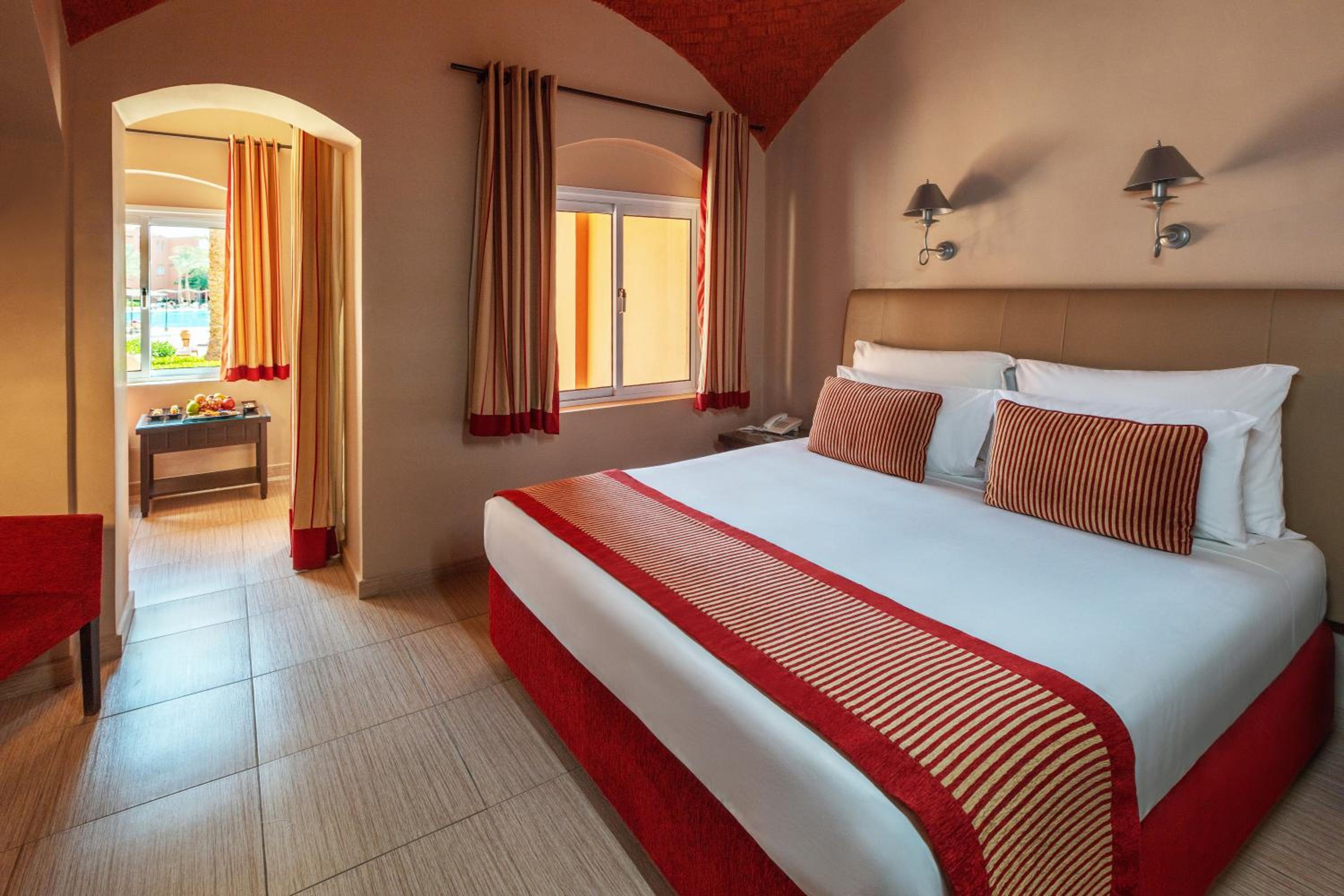 Superior, Queen or Twin Bed, Pool View
