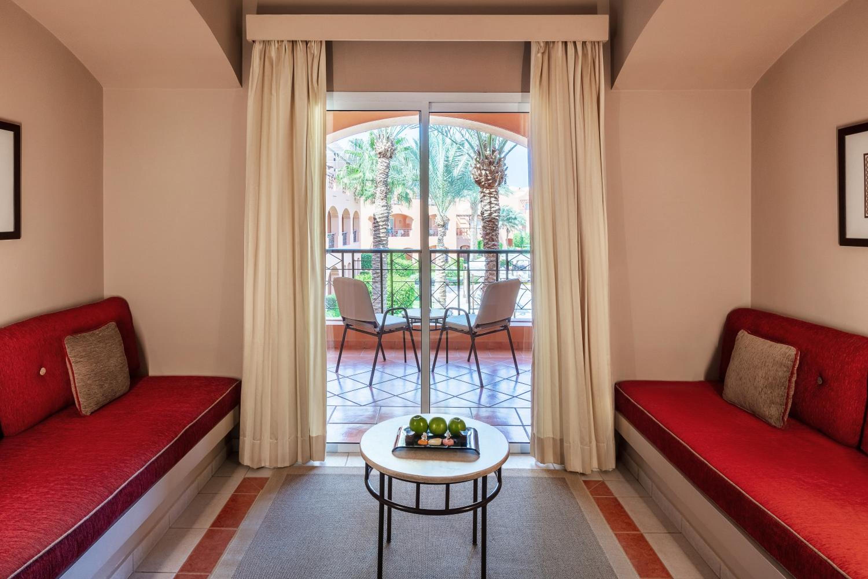 Deluxe Family, Queen or Twin Bed, Pool View