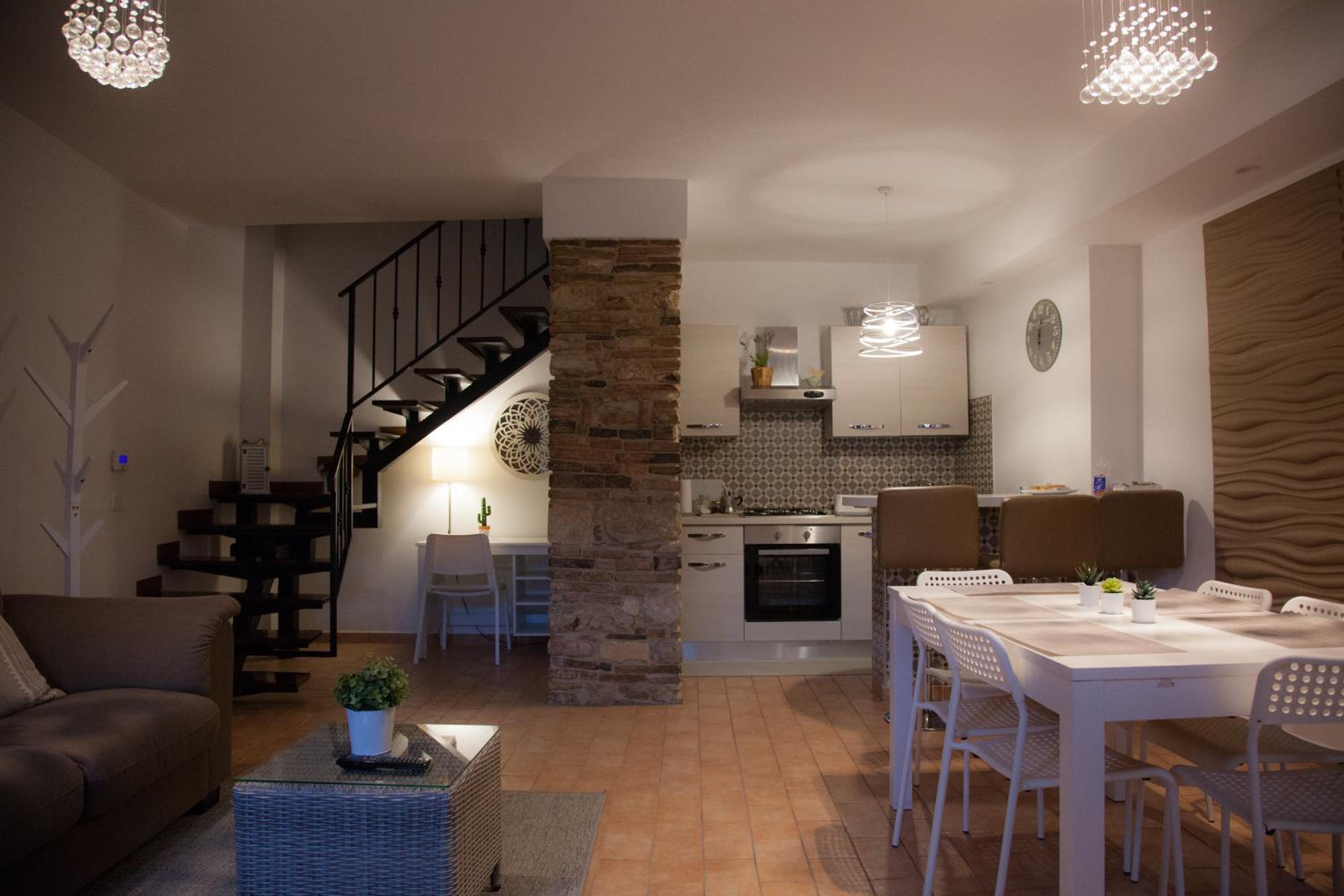 Two-Bedroom House - Photo 16