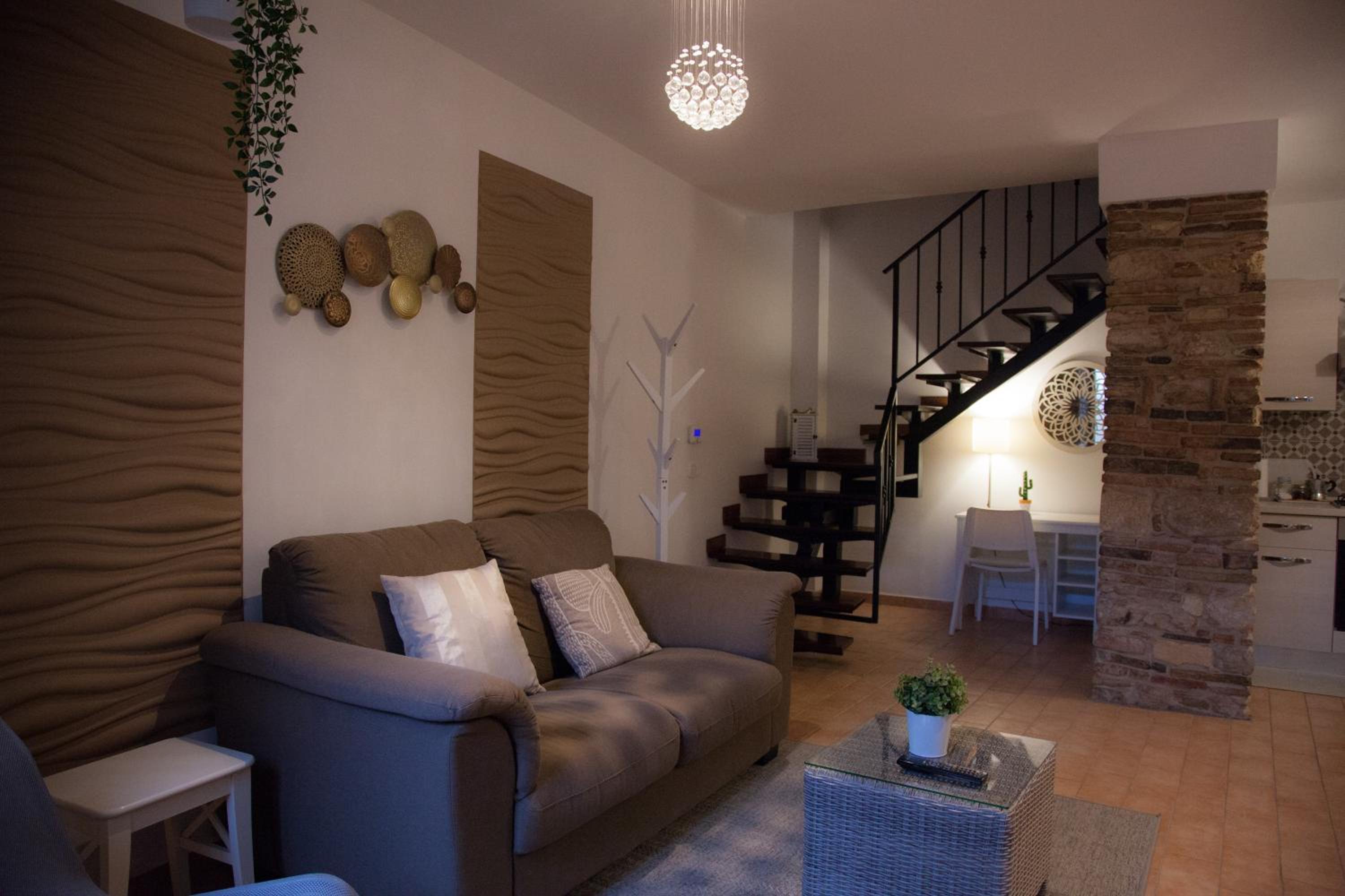 Two-Bedroom House - Photo 17