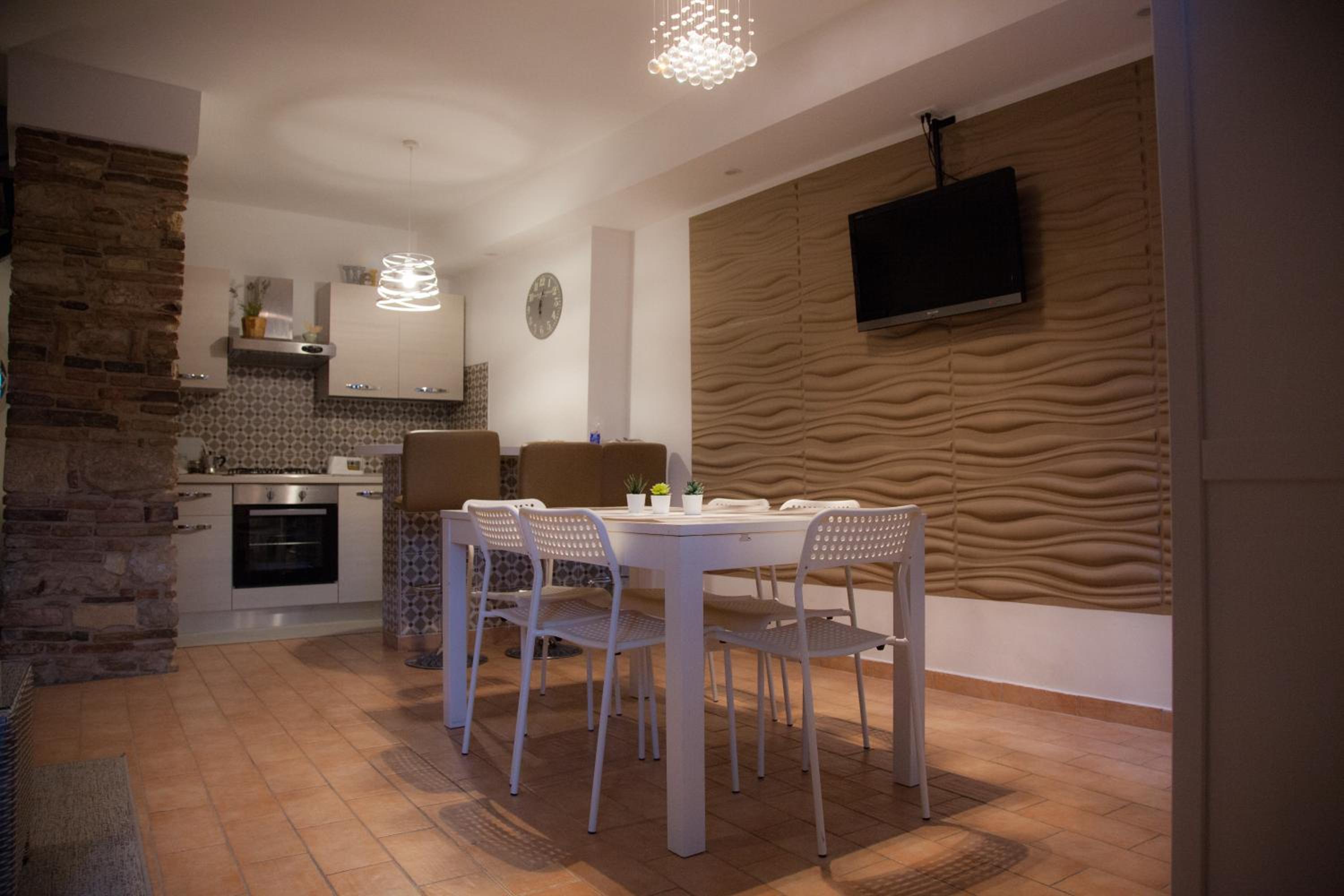 Two-Bedroom House - Photo 21