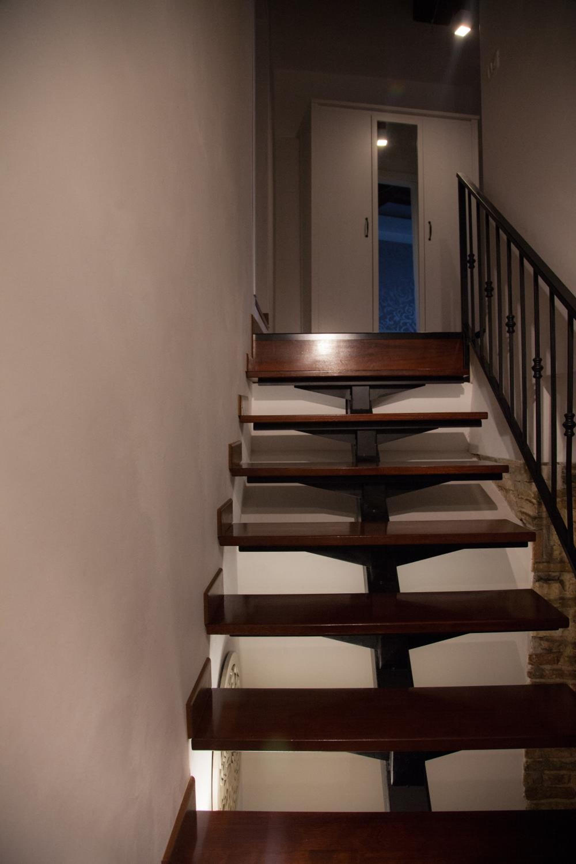 Two-Bedroom House - Photo 18
