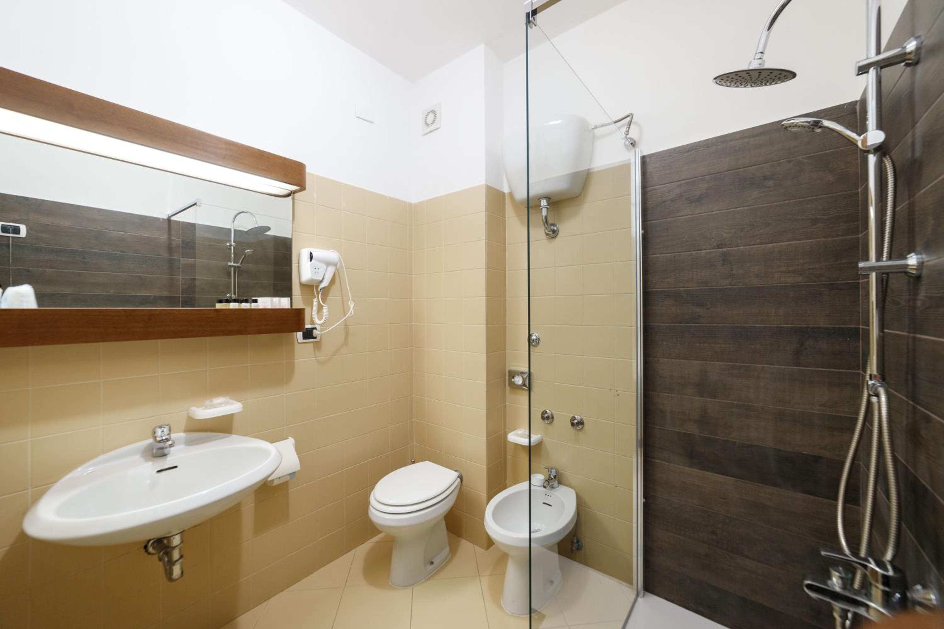 Standard Double or Twin Room with Balcony photo 2