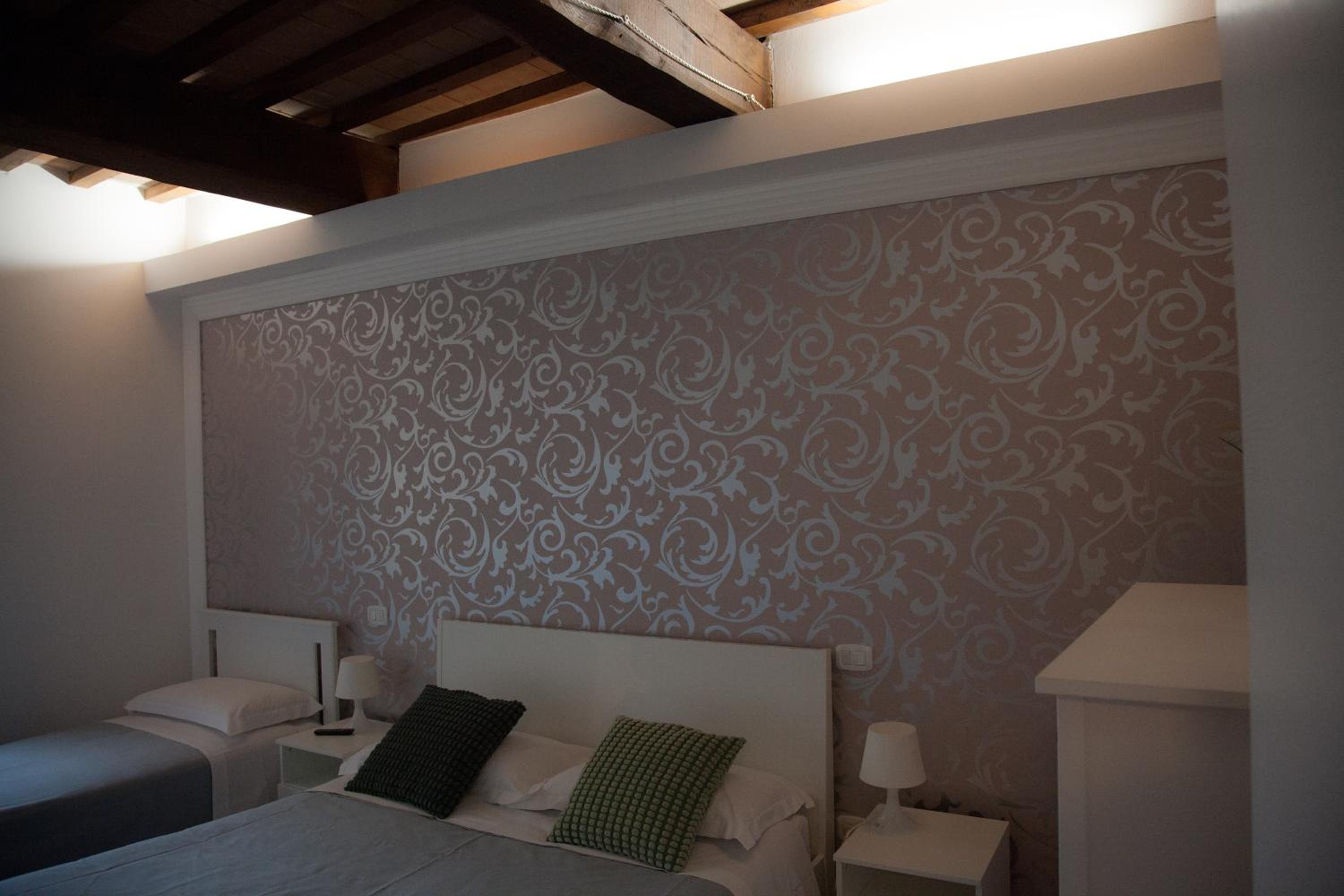 Two-Bedroom House - Photo 4
