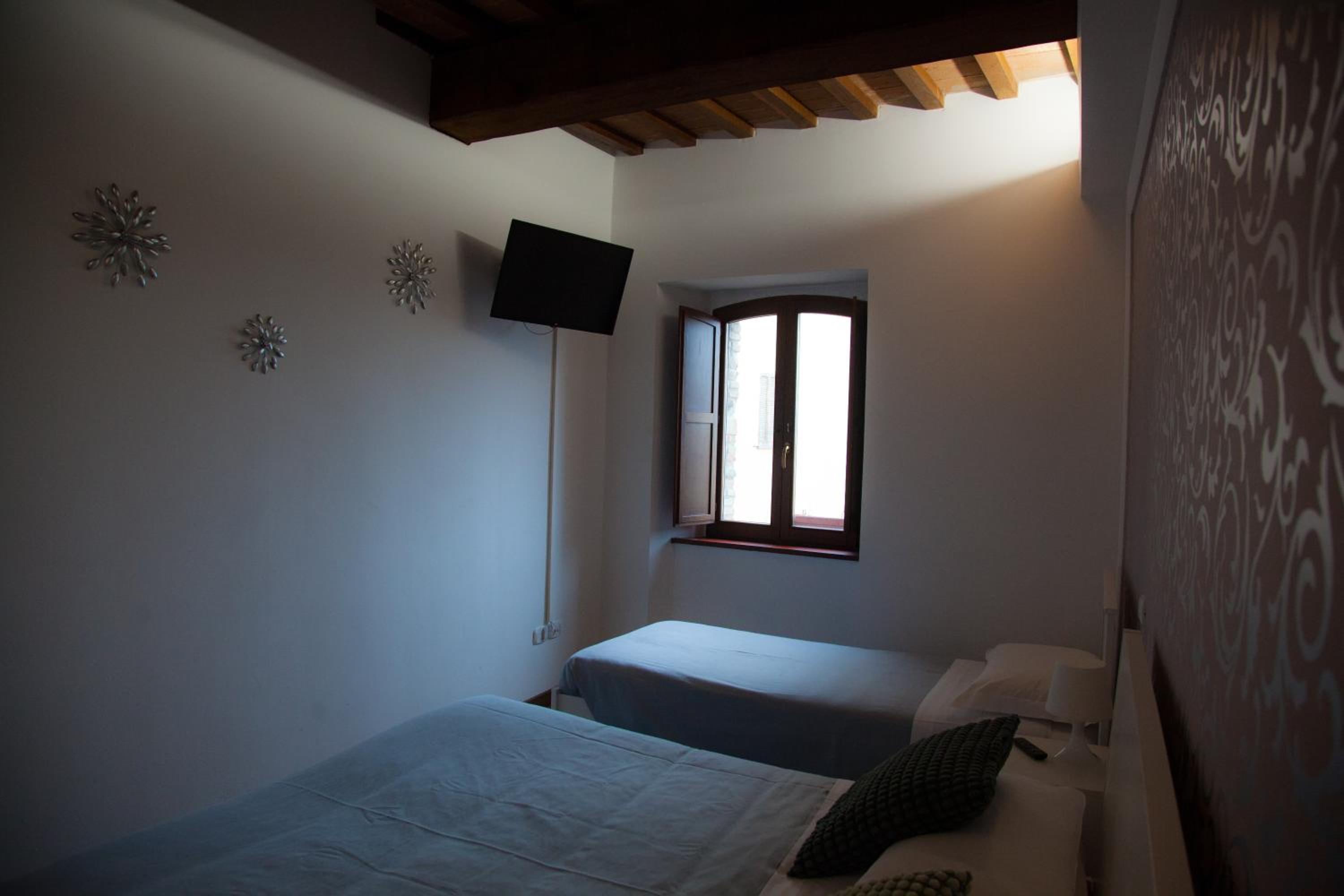 Two-Bedroom House - Photo 5