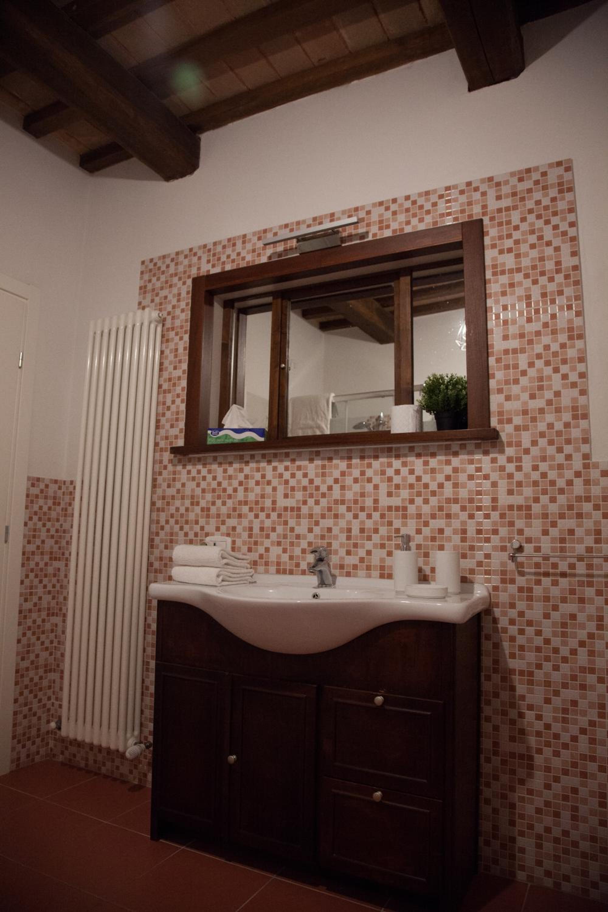 Two-Bedroom House - Photo 10