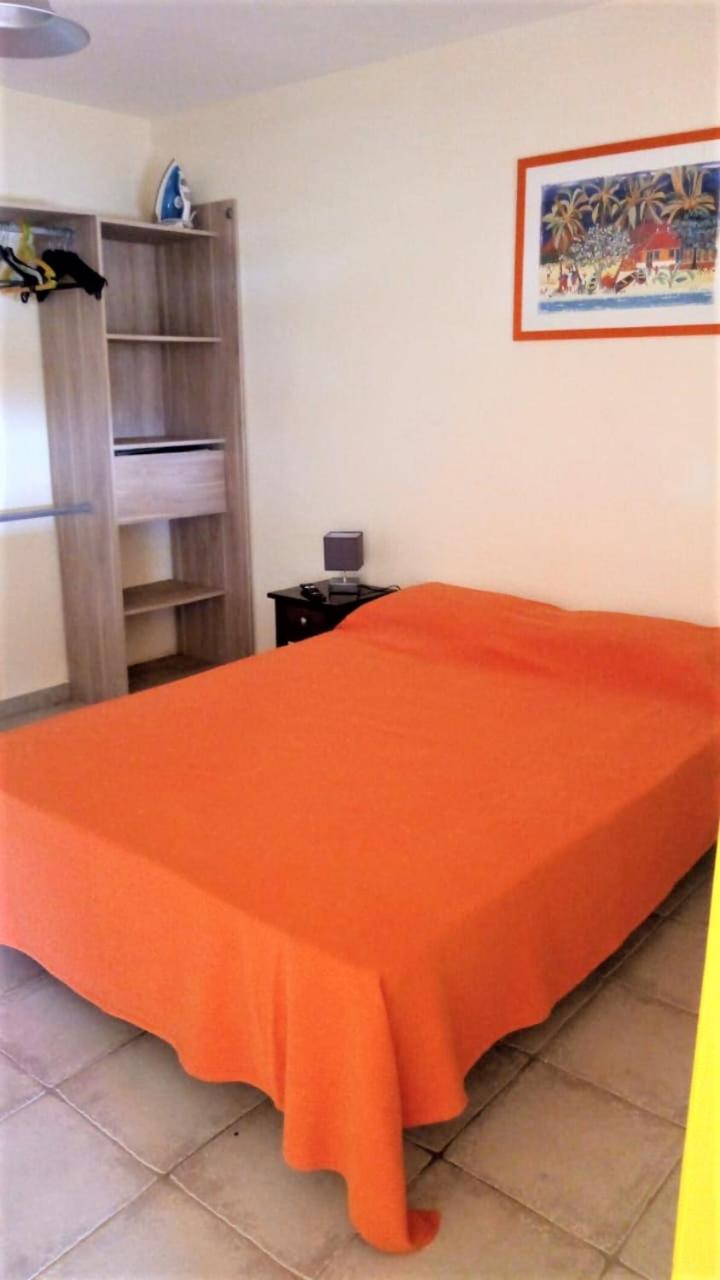 One-Bedroom House photo 1