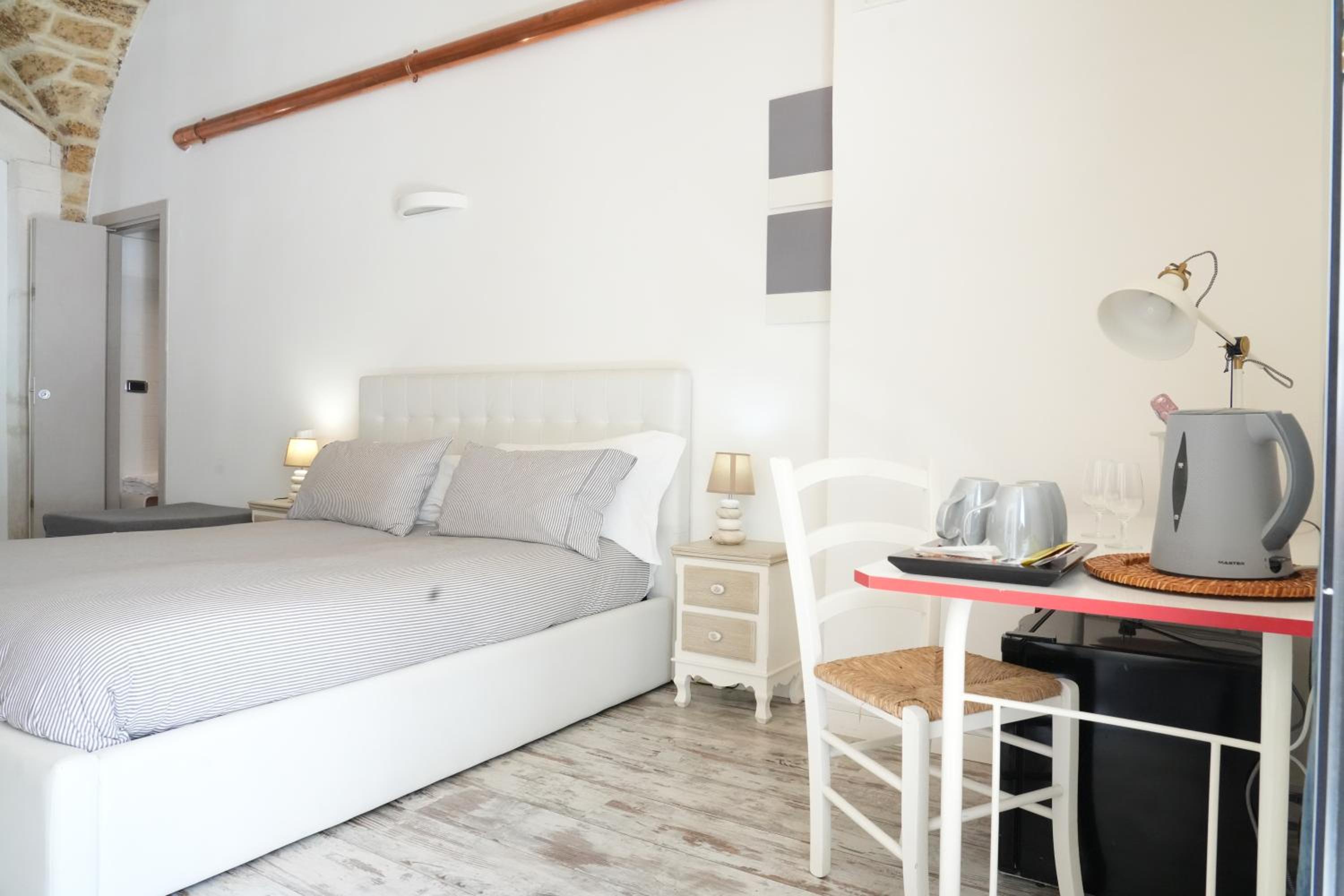 Large Double Room - Photo 10