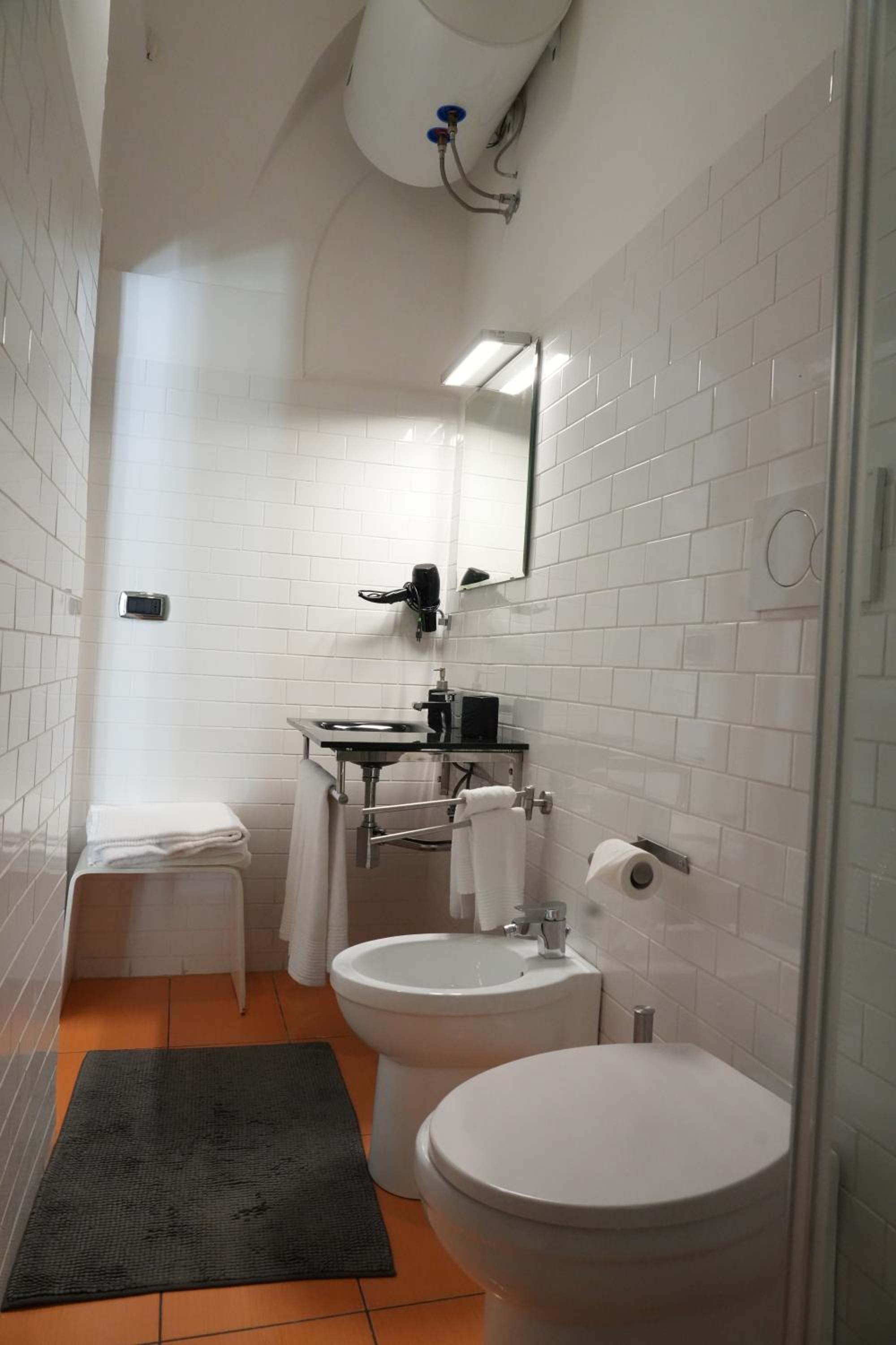 Large Double Room - Photo 8