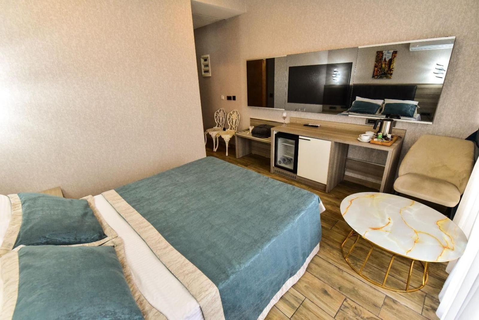 Double Room with Balcony photo 2