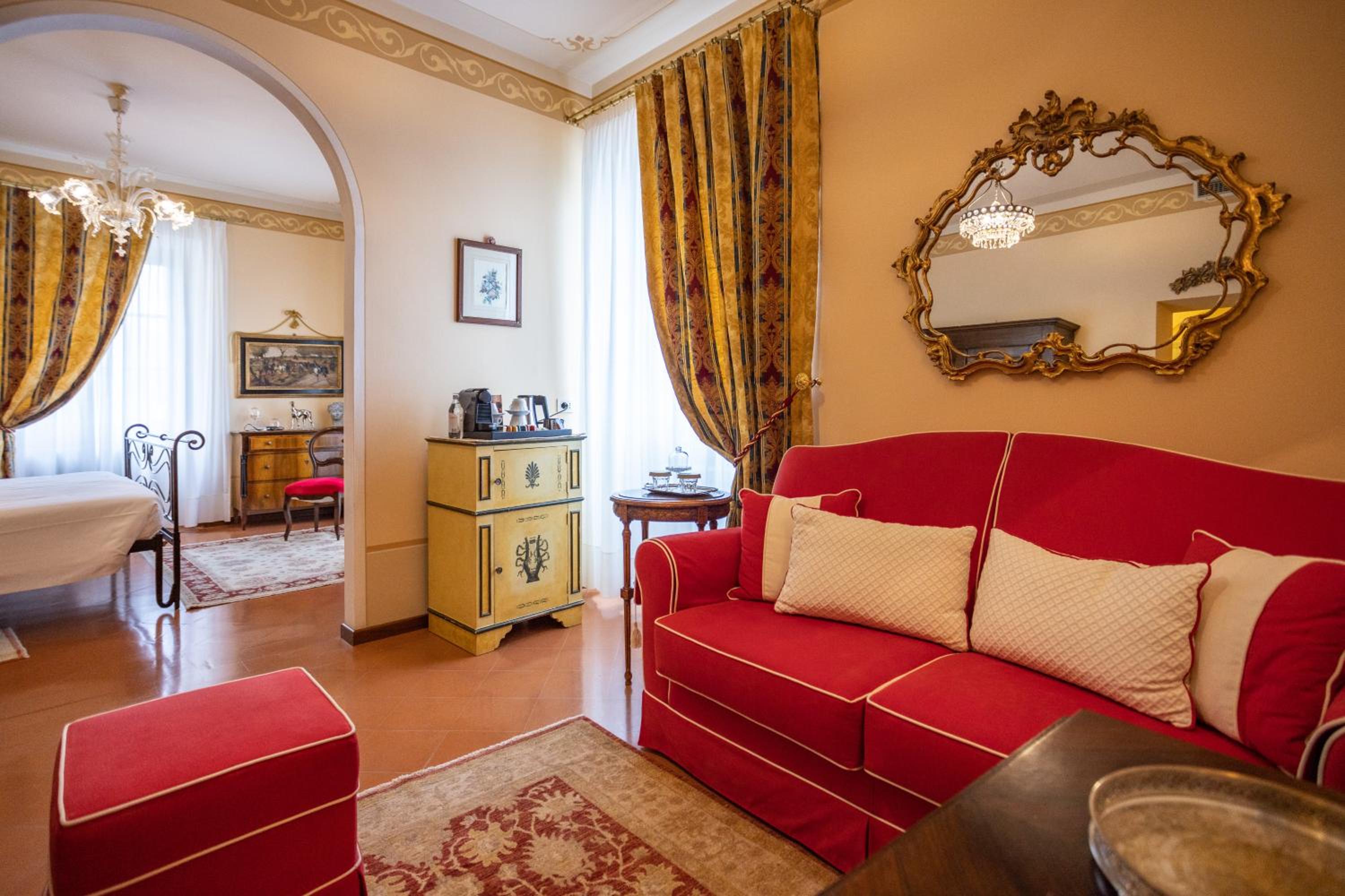 King Suite with Panoramic View - Photo 6