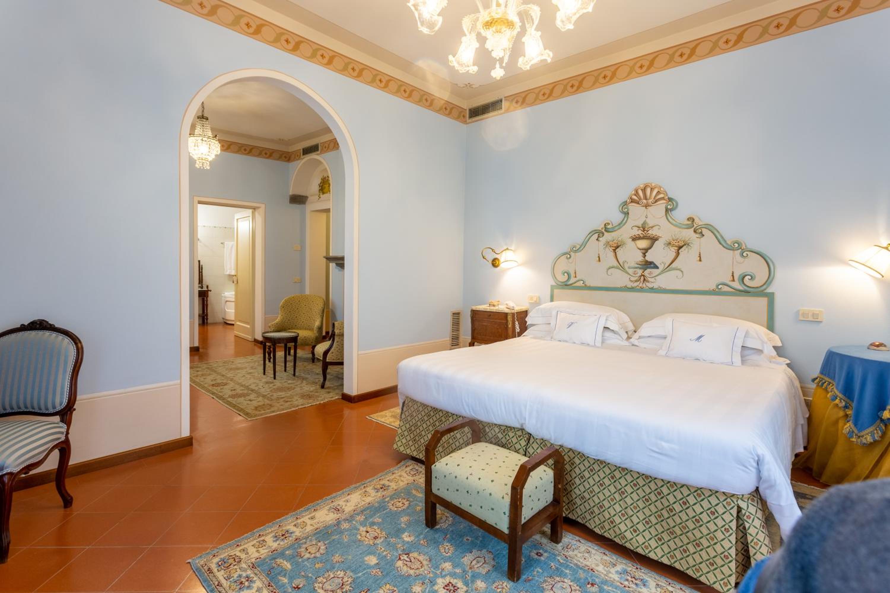 King Suite with Panoramic View - Photo 10