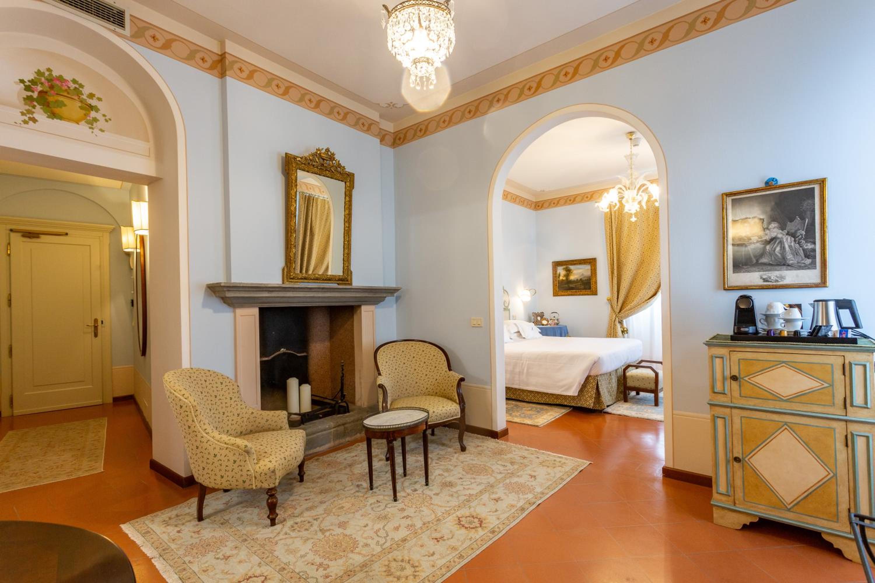 King Suite with Panoramic View - Photo 9