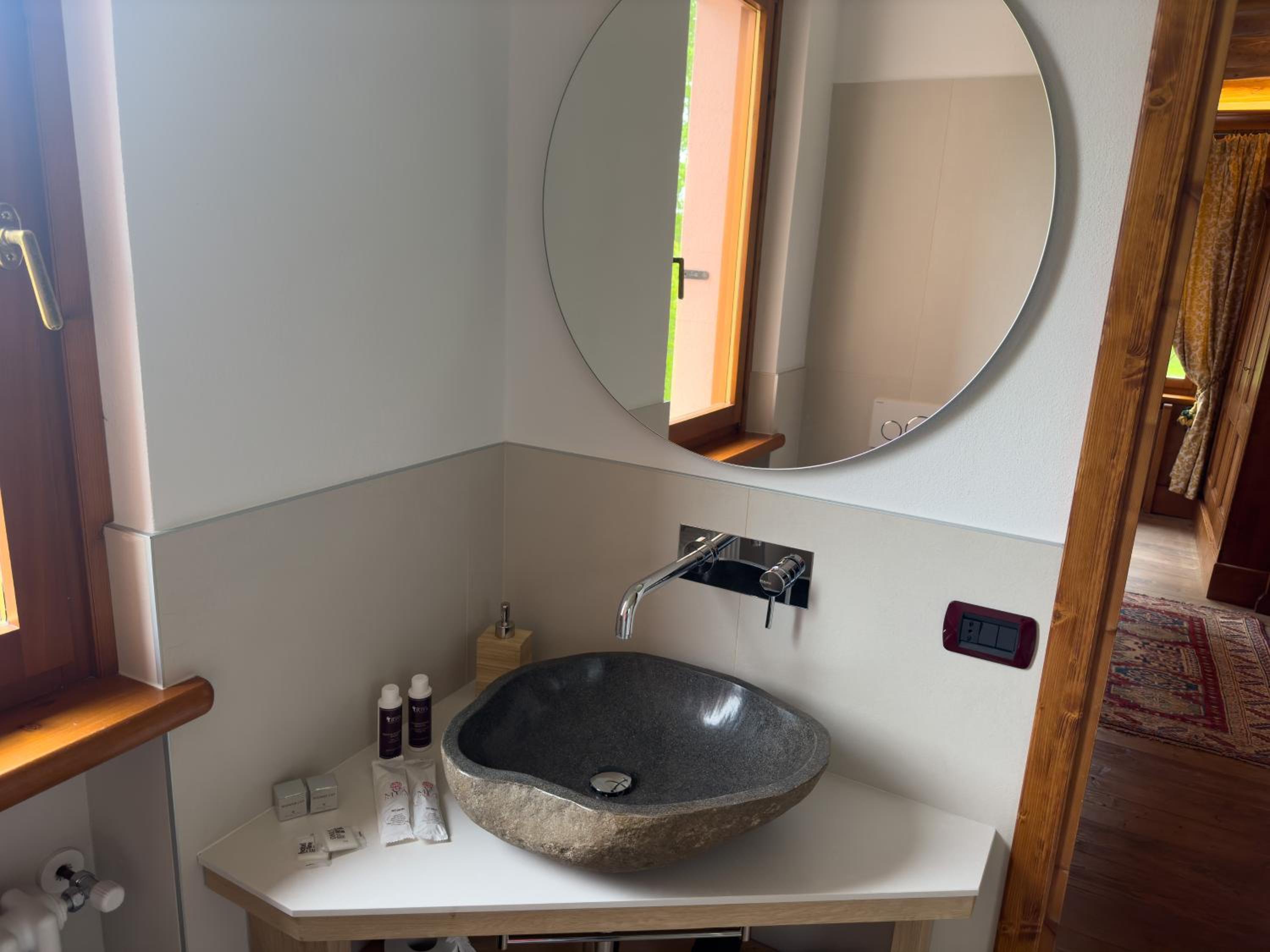 Deluxe King Room photo 3